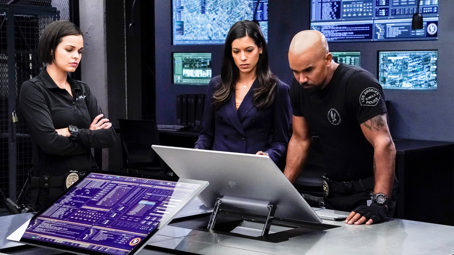 S.W.A.T. 2018  [S02E03] - Fire and Smoke
