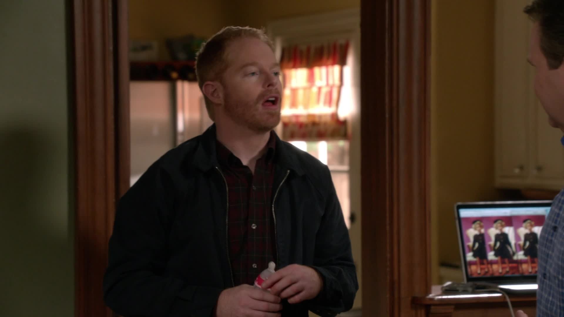 Modern Family 2012  [S04E16] - Bad Hair Day