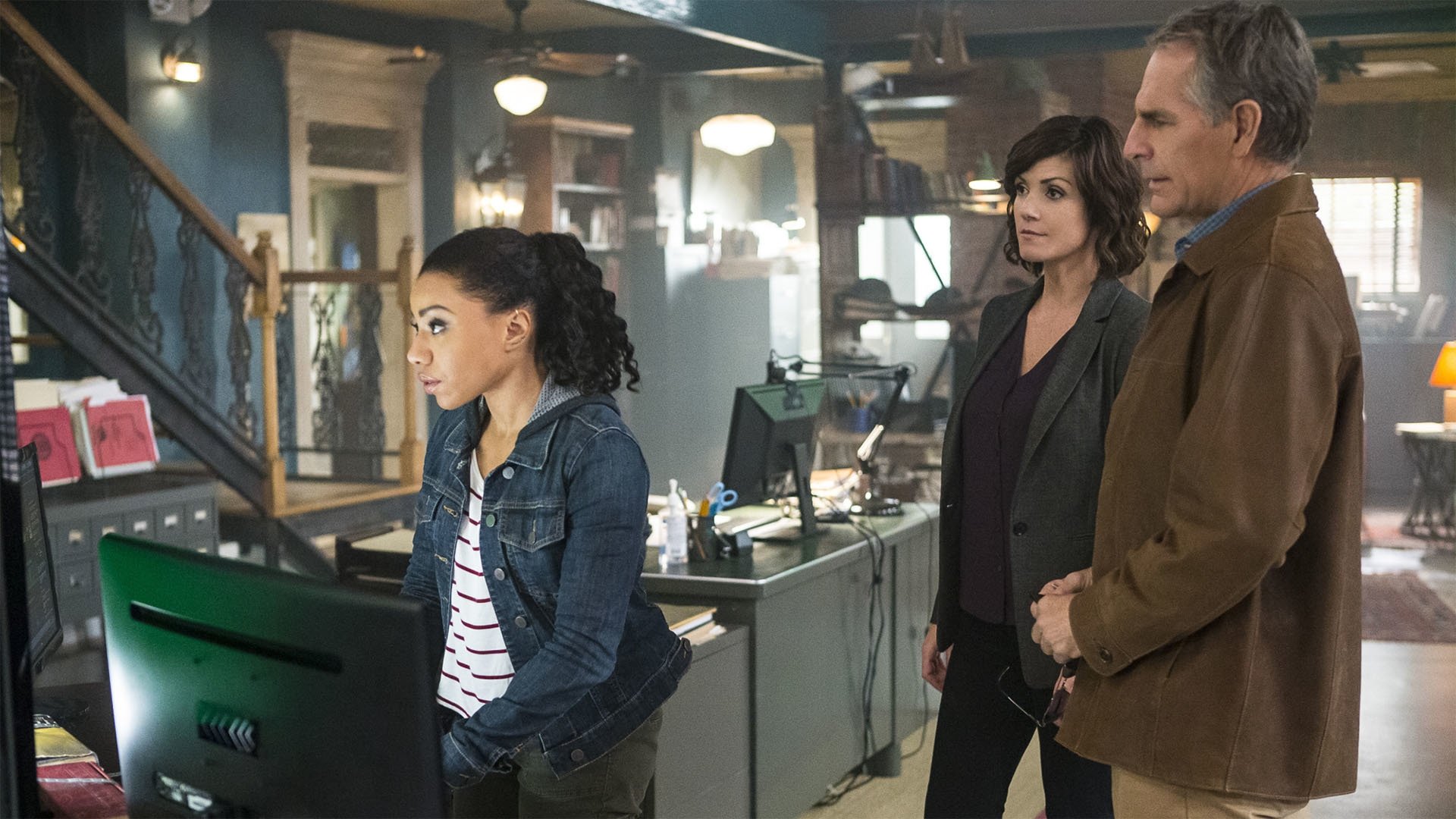 NCIS: New Orleans 2015  [S02E12] - Sister City (II)