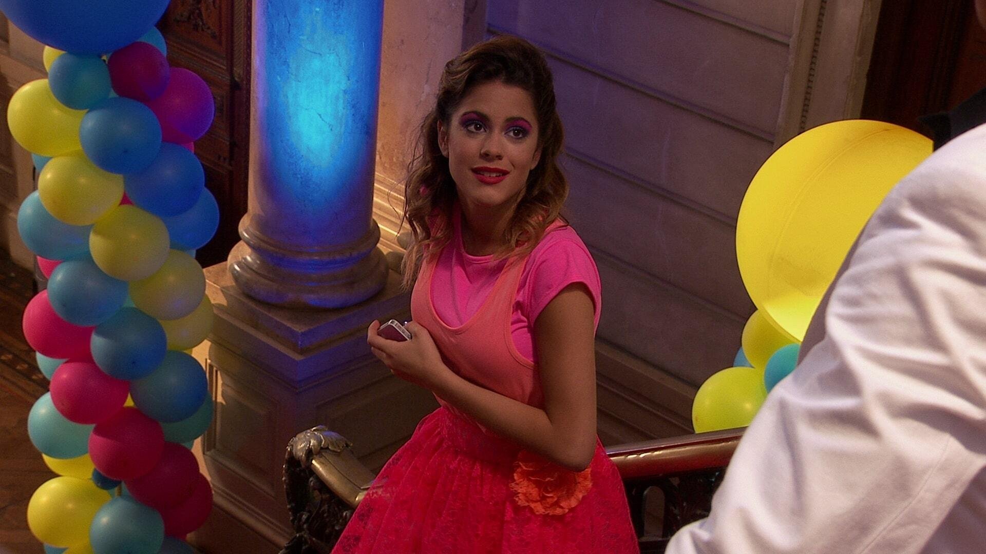 Violetta 2013  [S02E01] - A return, a song