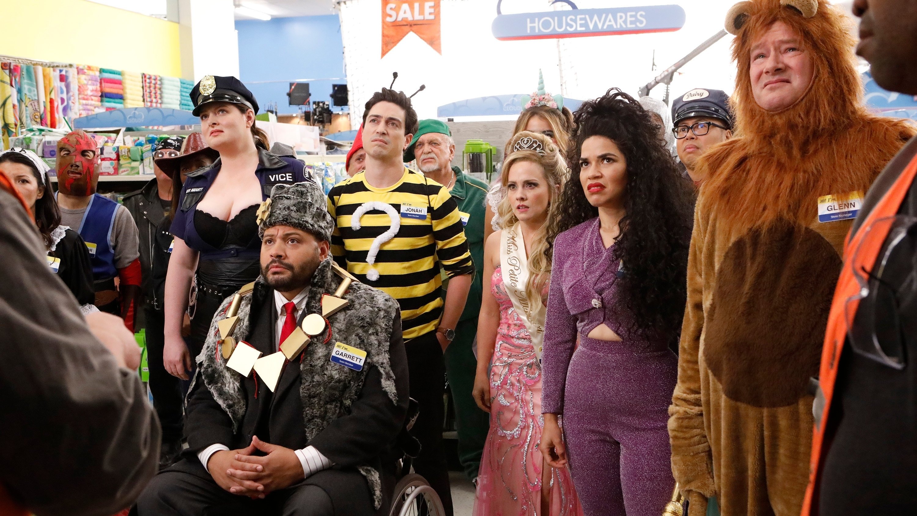 Superstore 2017  [S03E05] - Sal's Dead