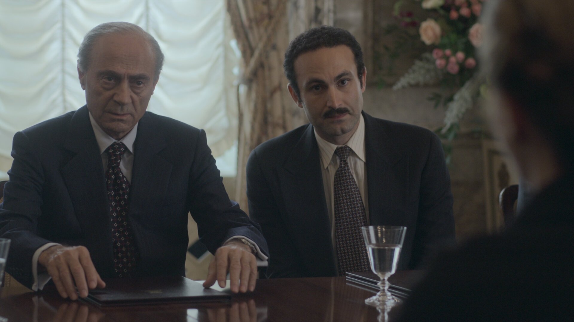 The Crown 2022  [S05E03] - Mou Mou