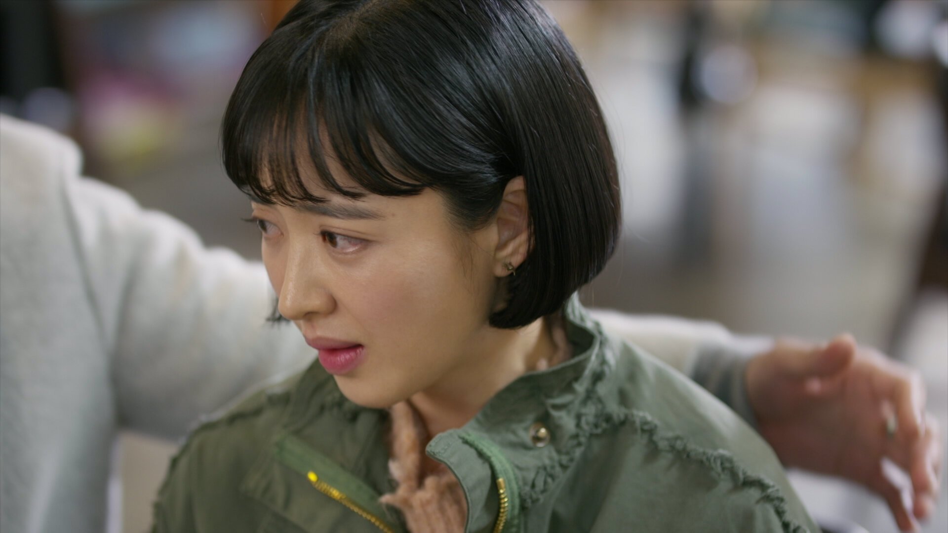 Man to Man 2017  [S01E08] - Being a Bodyguard Was a Disguise
