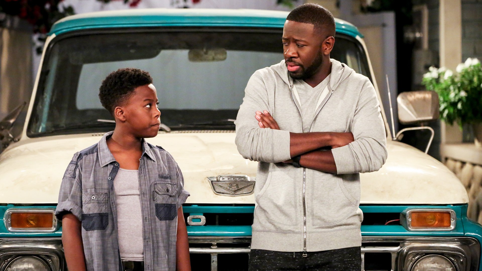 The Neighborhood 2018  [S01E10] - Welcome to Neighborhood Justice