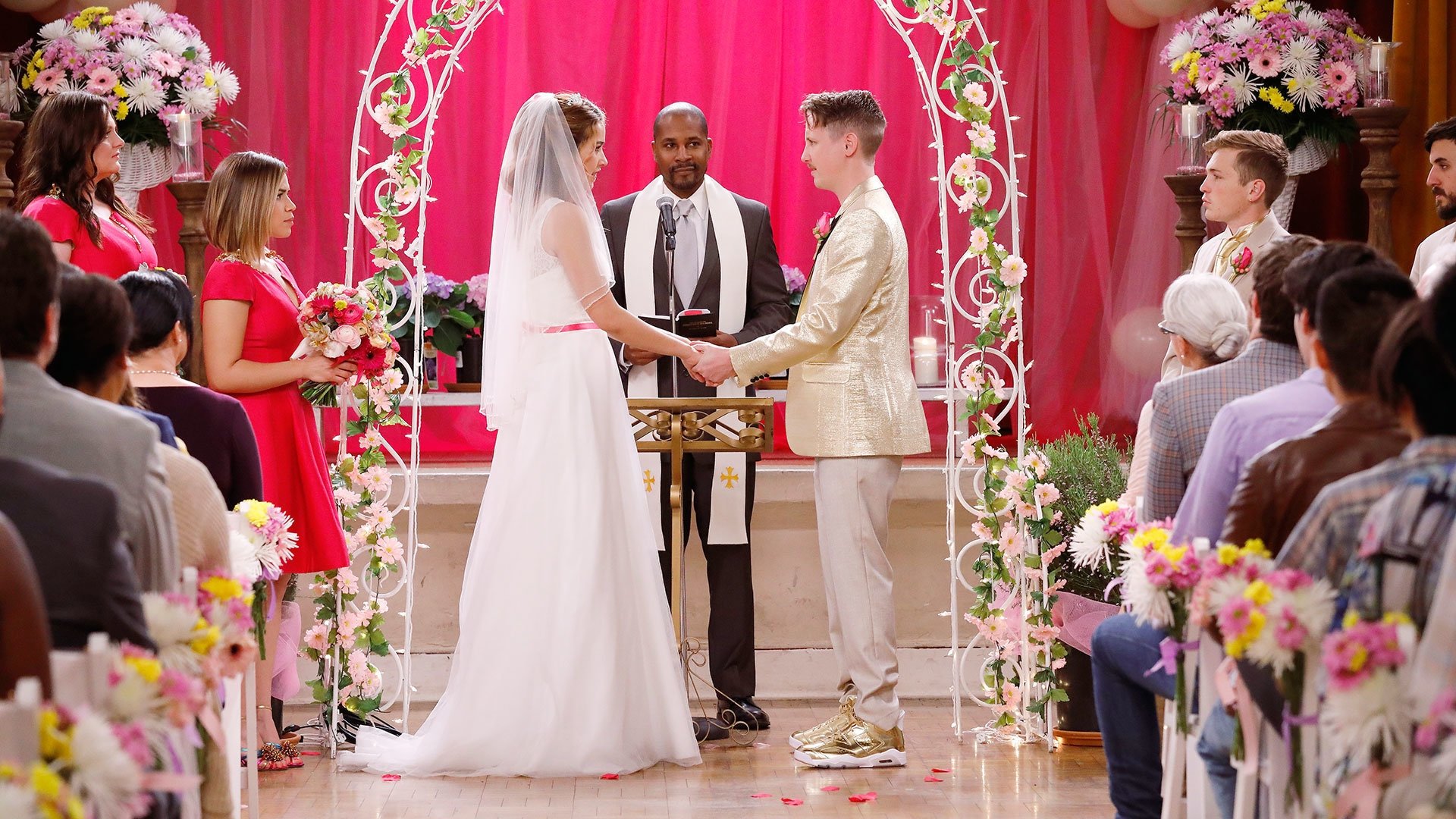 Superstore 2016  [S02E21] - Cheyenne's Wedding