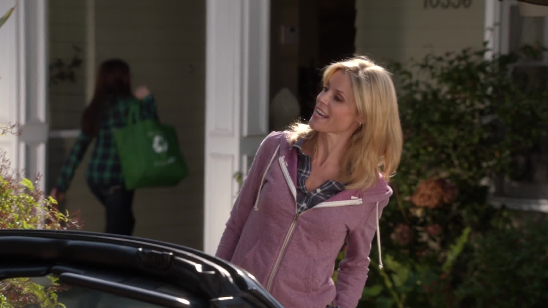 Modern Family 2011  [S03E21] - Planes, Trains and Cars