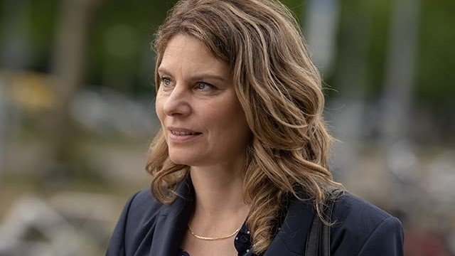 Modern Love Amsterdam 2022  [S01E02] - Hold Me Close