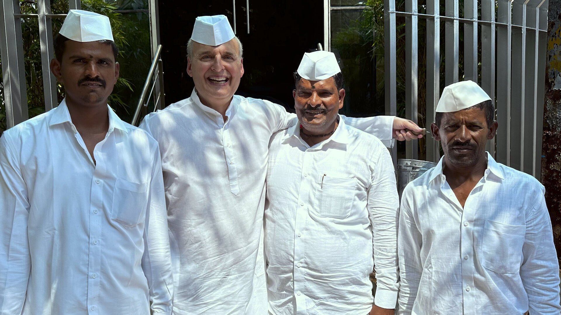 Somebody Feed Phil 2024  [S07E01] - Mumbai