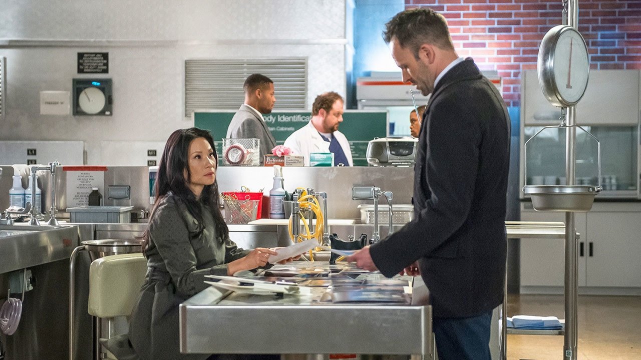Elementary 2013  [S02E23] - Art in the Blood