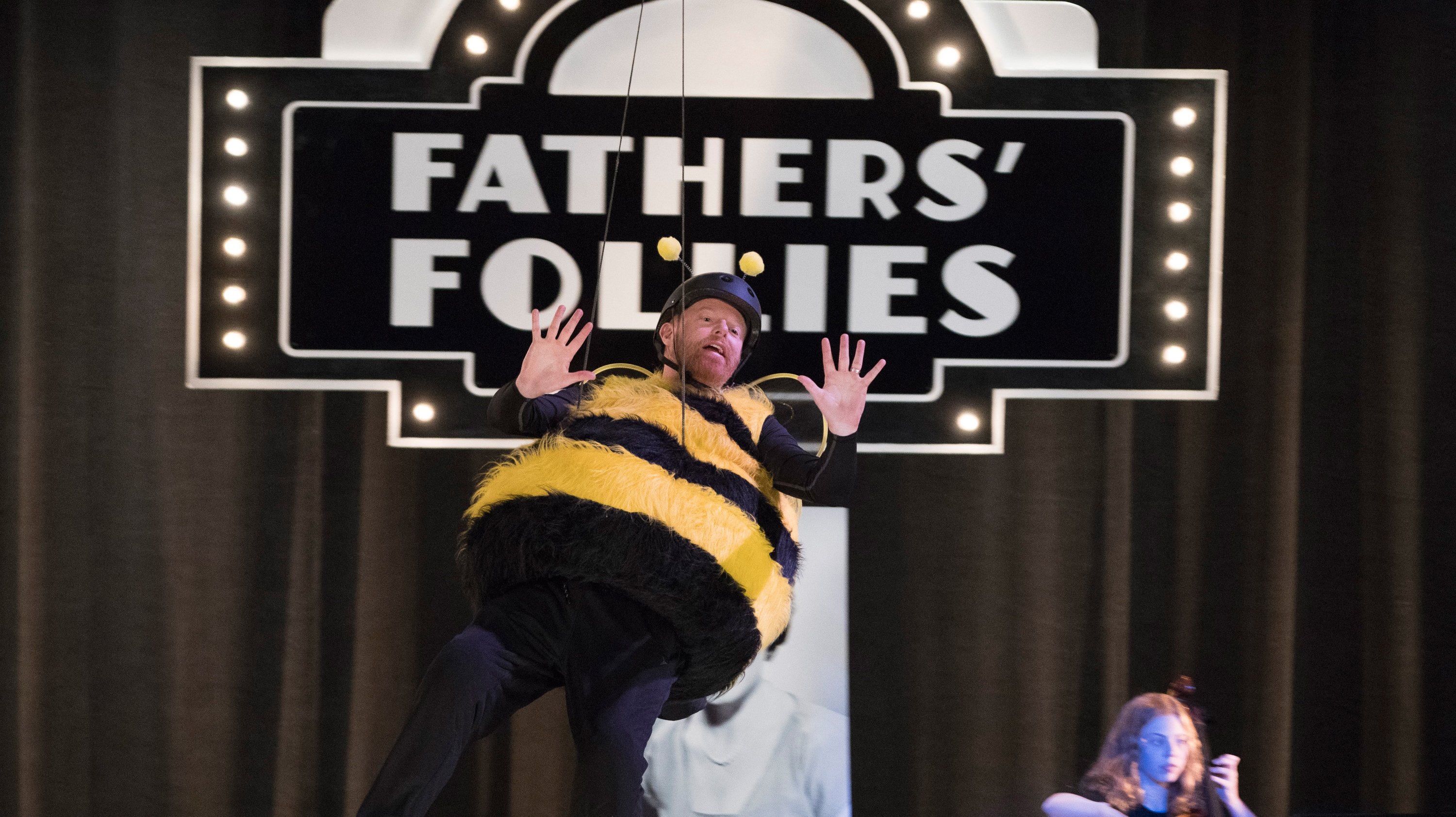 Modern Family 2018  [S10E06] - On the Same Paige