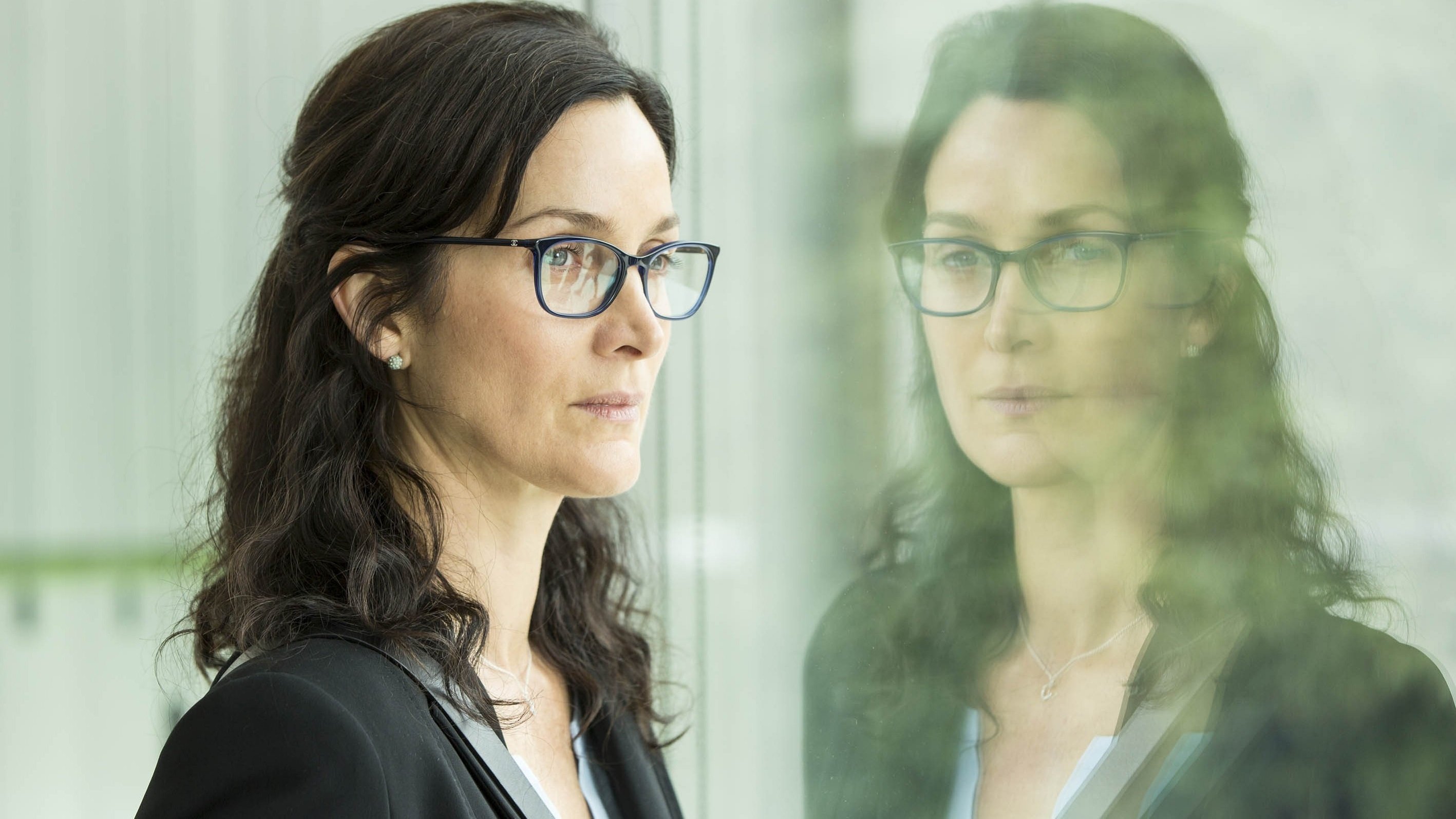 Humans 2016  [S02E01] - Episode 1