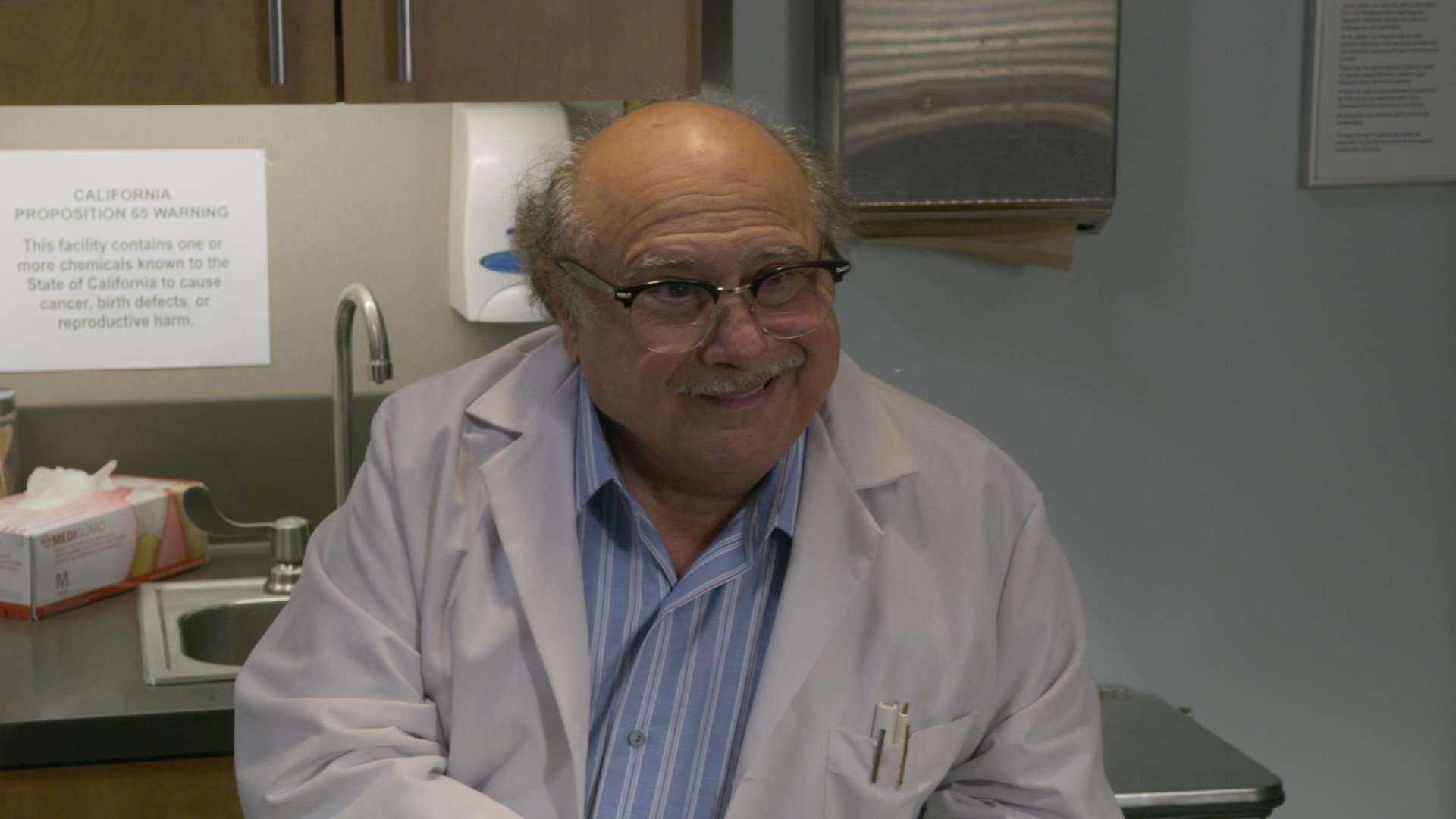 The Kominsky Method 2018  [S01E03] - Chapter 3. A Prostate Enlarges