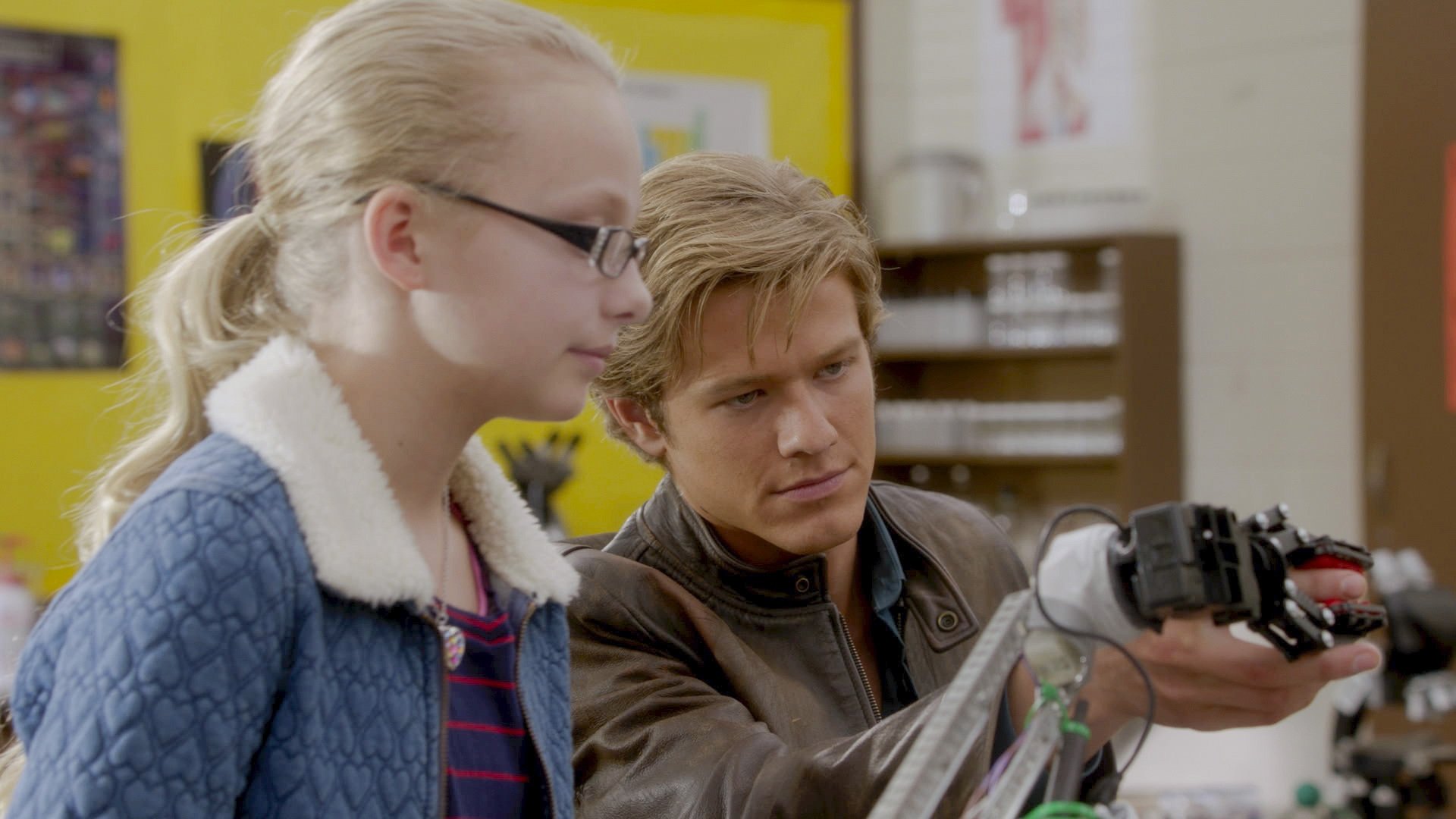 MacGyver 2016  [S01E10] - Pliers