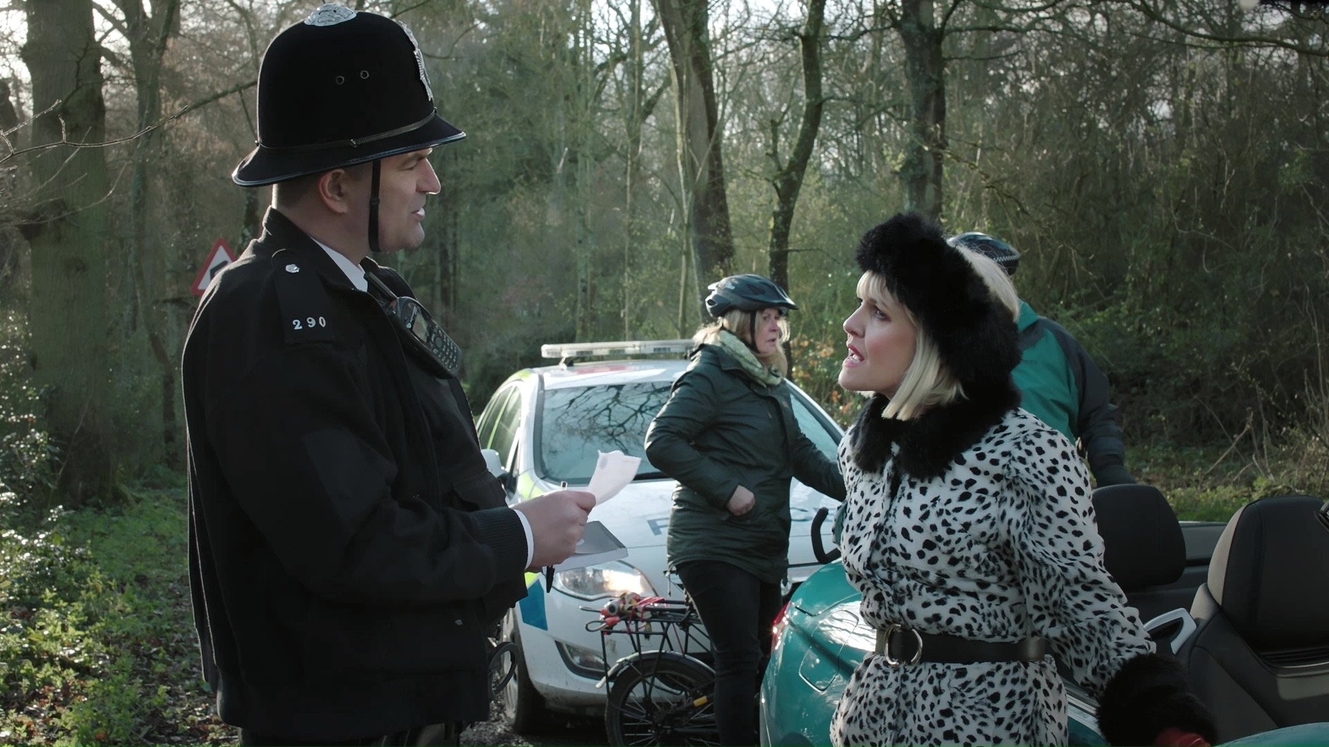 Agatha Raisin 2019  [S03E06] - Agatha Raisin & the Pig That Turned (Part 1)