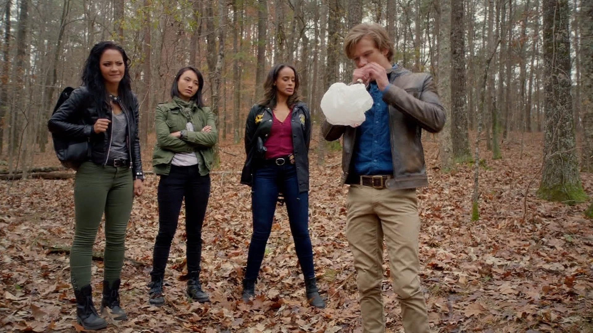 MacGyver 2018  [S03E15] - K9 + Smugglers + New Recruit