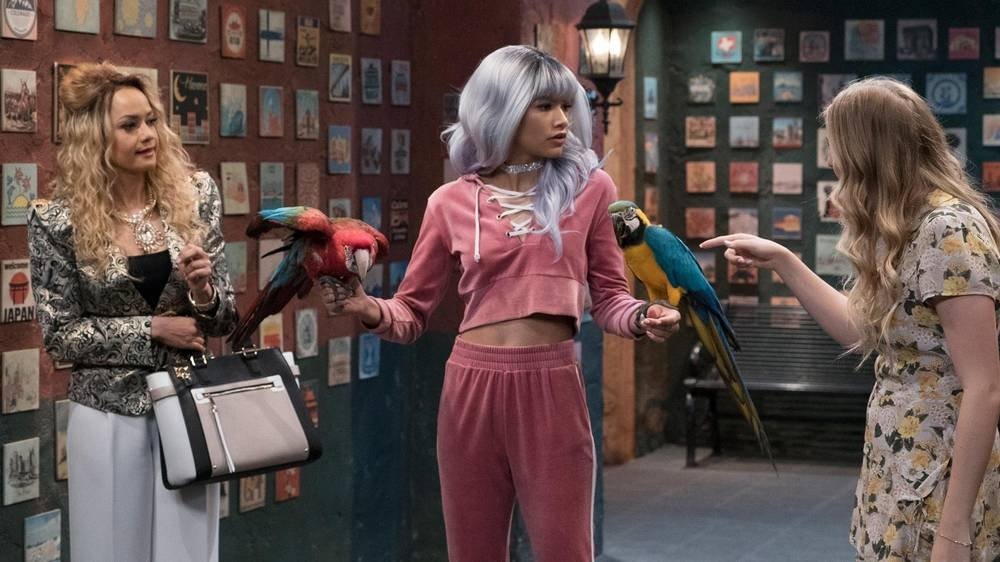 K.C. Undercover 2017  [S03E01] - Coopers on the Run