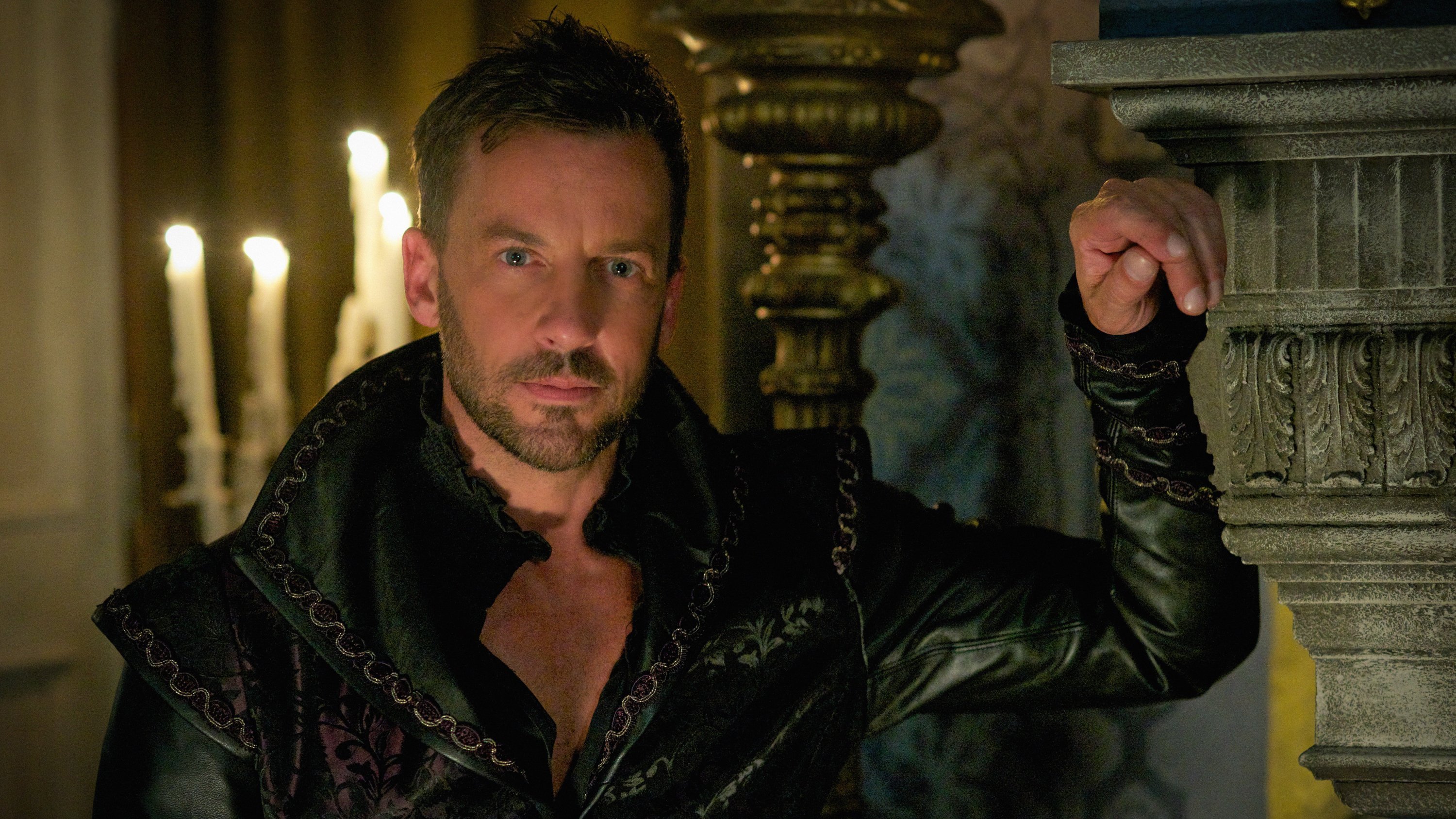 Reign 2015  [S03E01] - Three Queens, Two Tigers