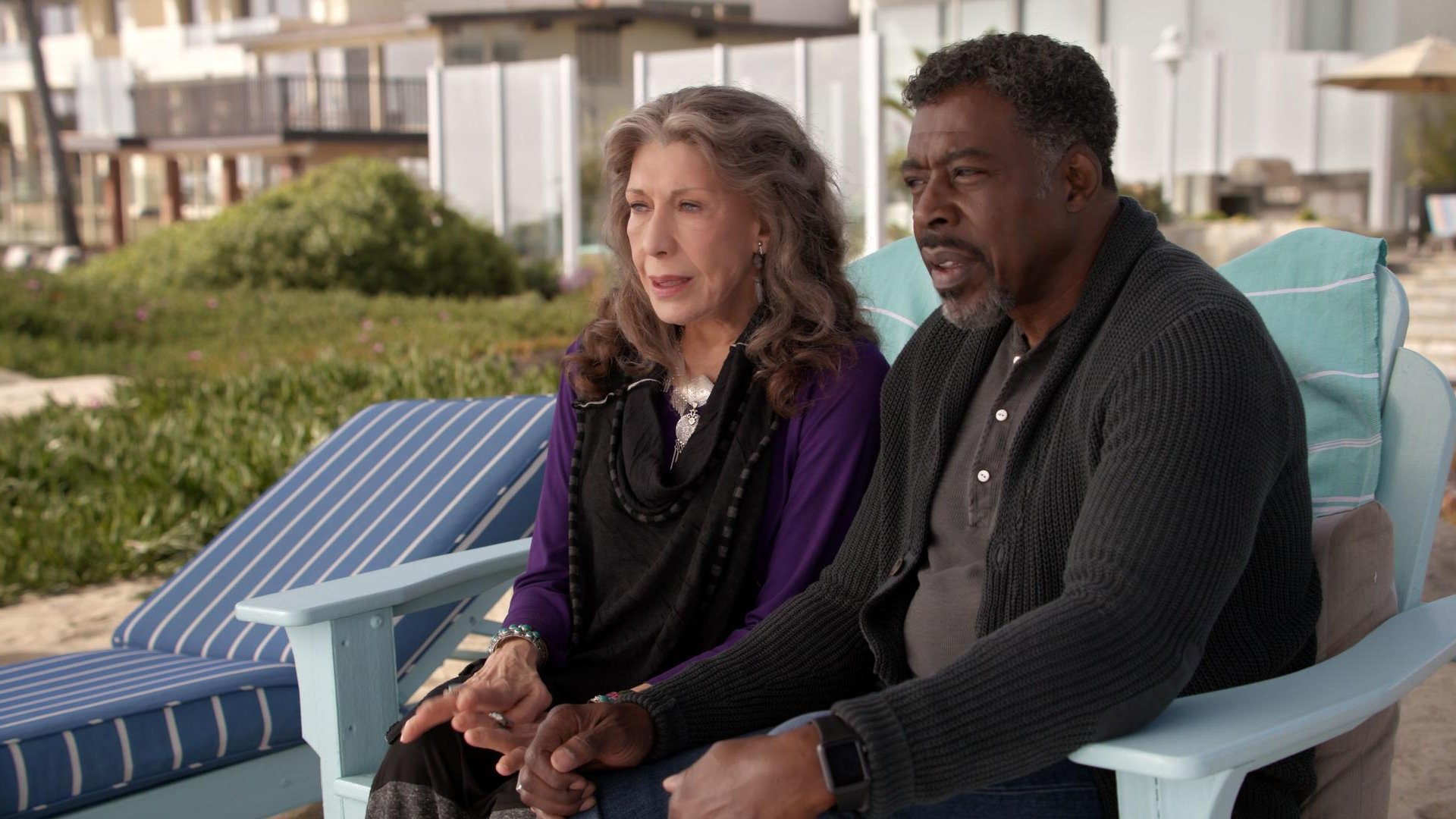 Grace and Frankie 2018  [S04E02] - The Scavengender Hunt