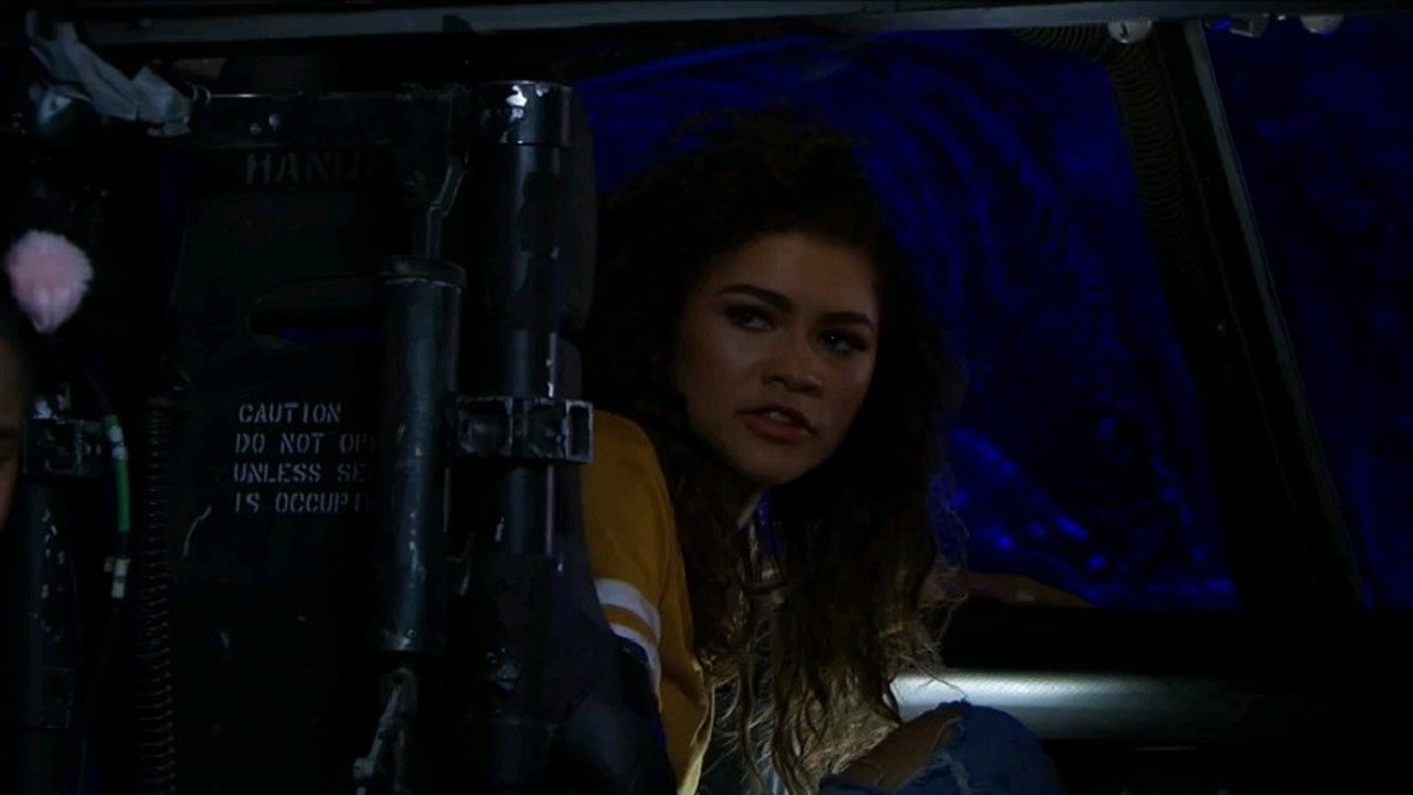 K.C. Undercover 2017  [S03E03] - Out of the Water and Into the Fire