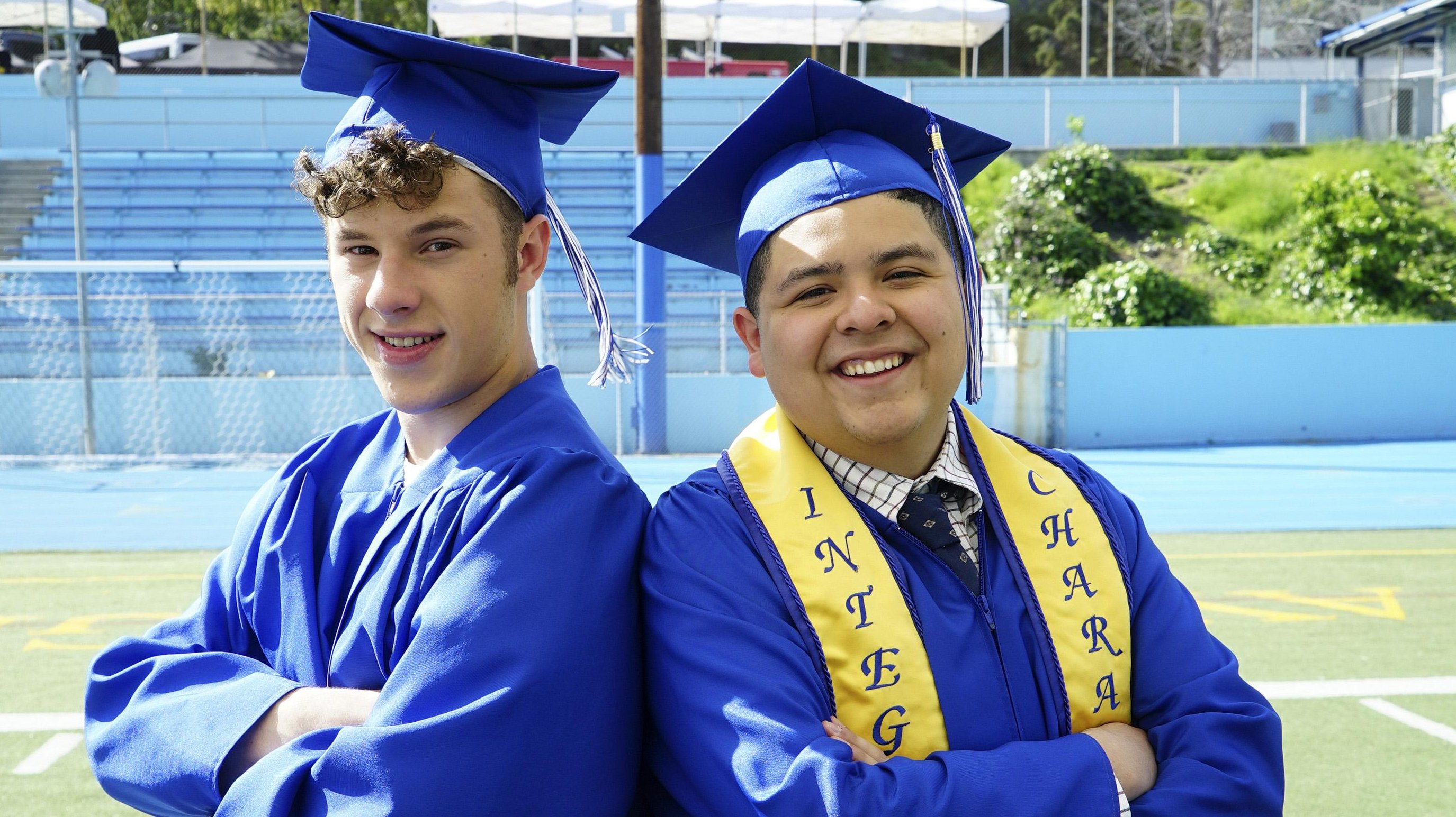 Modern Family 2016  [S08E22] - The Graduates