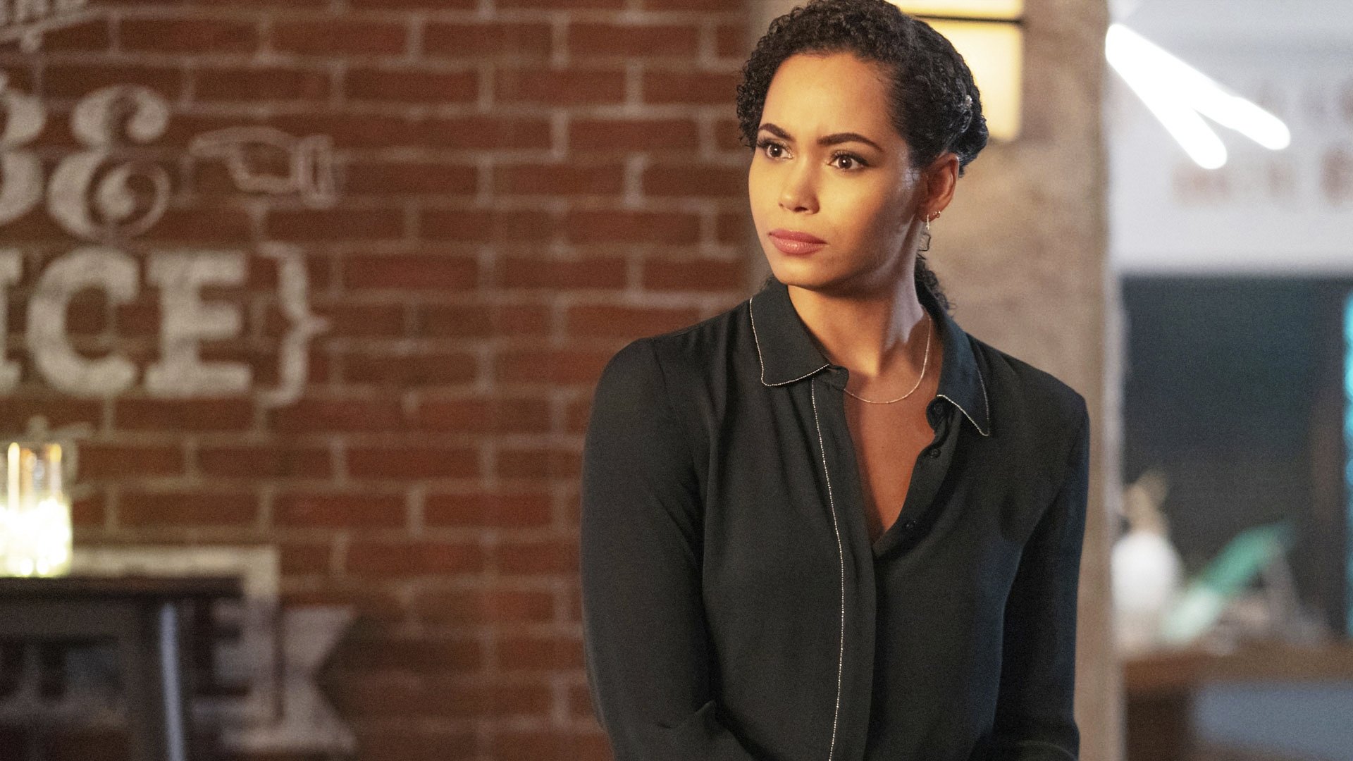 Charmed 2019  [S02E09] - Guess Who's Coming to SafeSpace Seattle