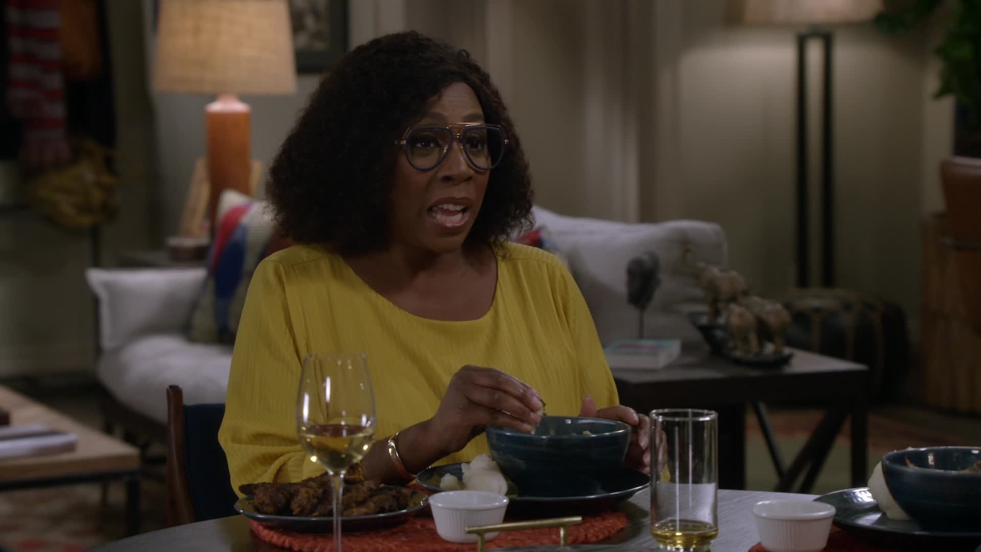 Bob Hearts Abishola 2019  [S01E17] - A Big, White Thumb