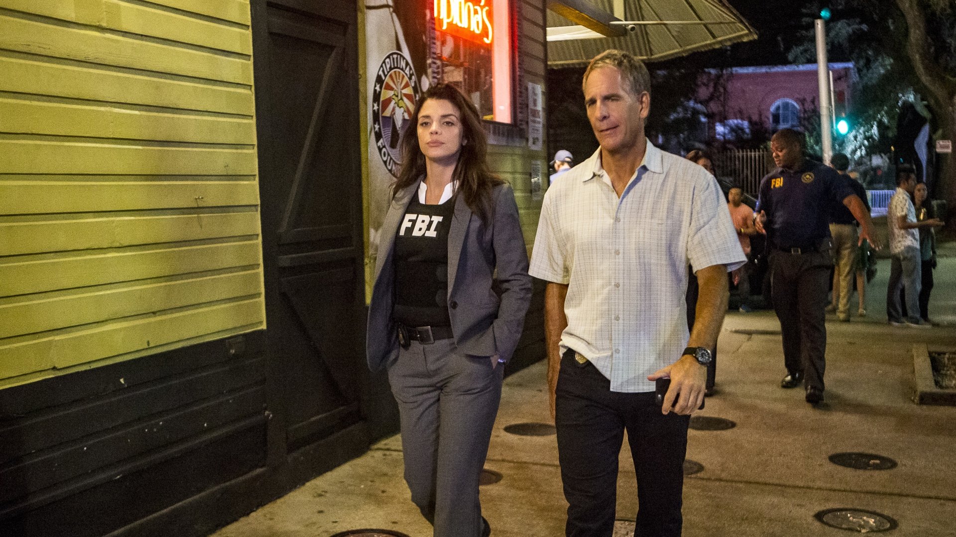 NCIS: New Orleans 2016  [S03E02] - Suspicious Minds
