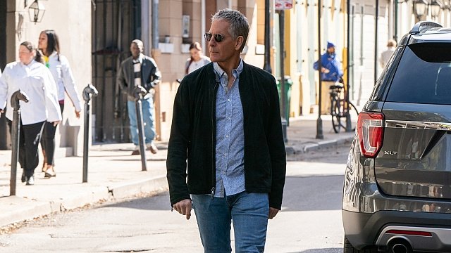 NCIS: New Orleans 2019  [S06E13] - The Root of All Evil