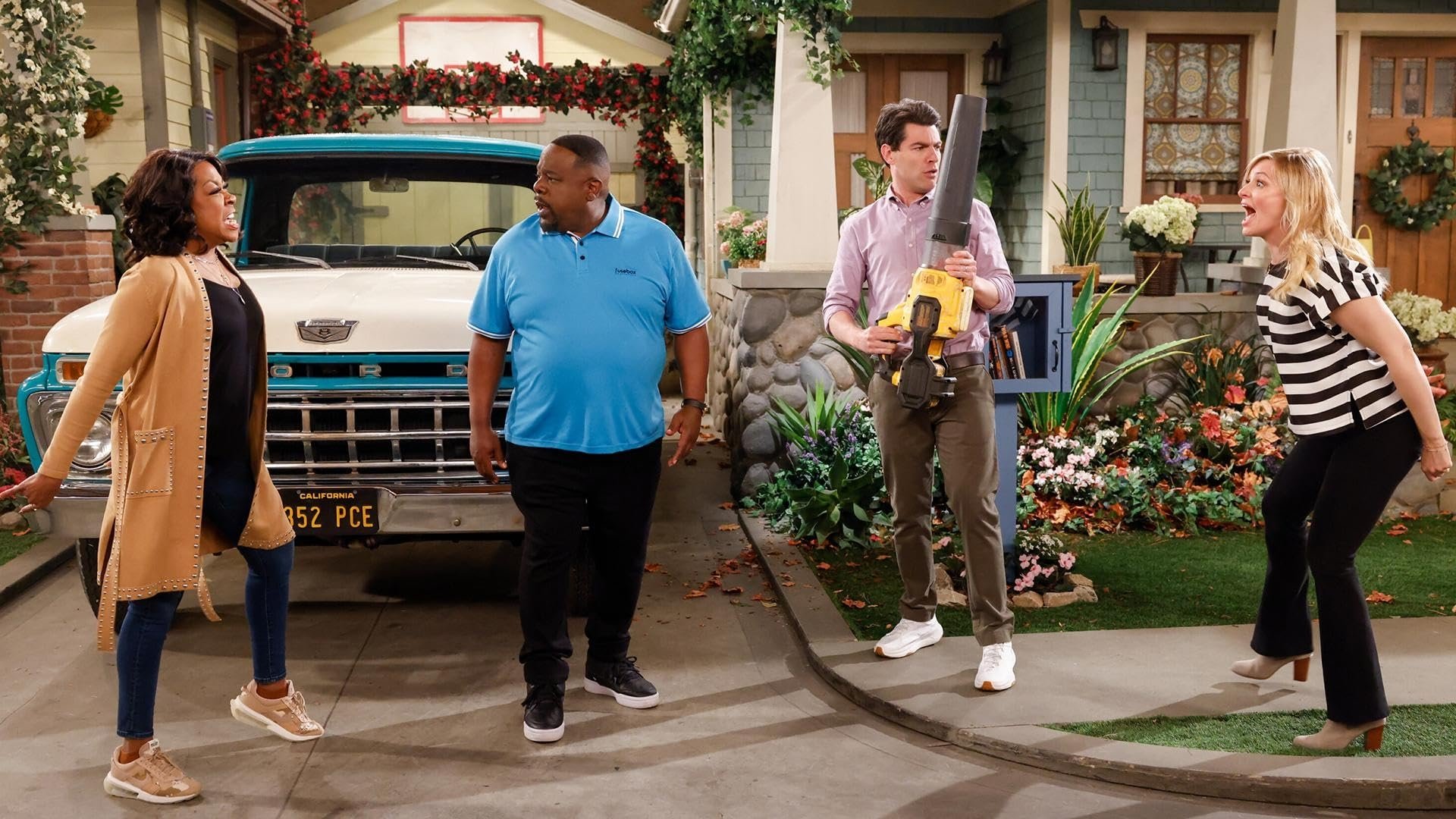 The Neighborhood 2024  [S06E07] - Welcome to the Stand-Off