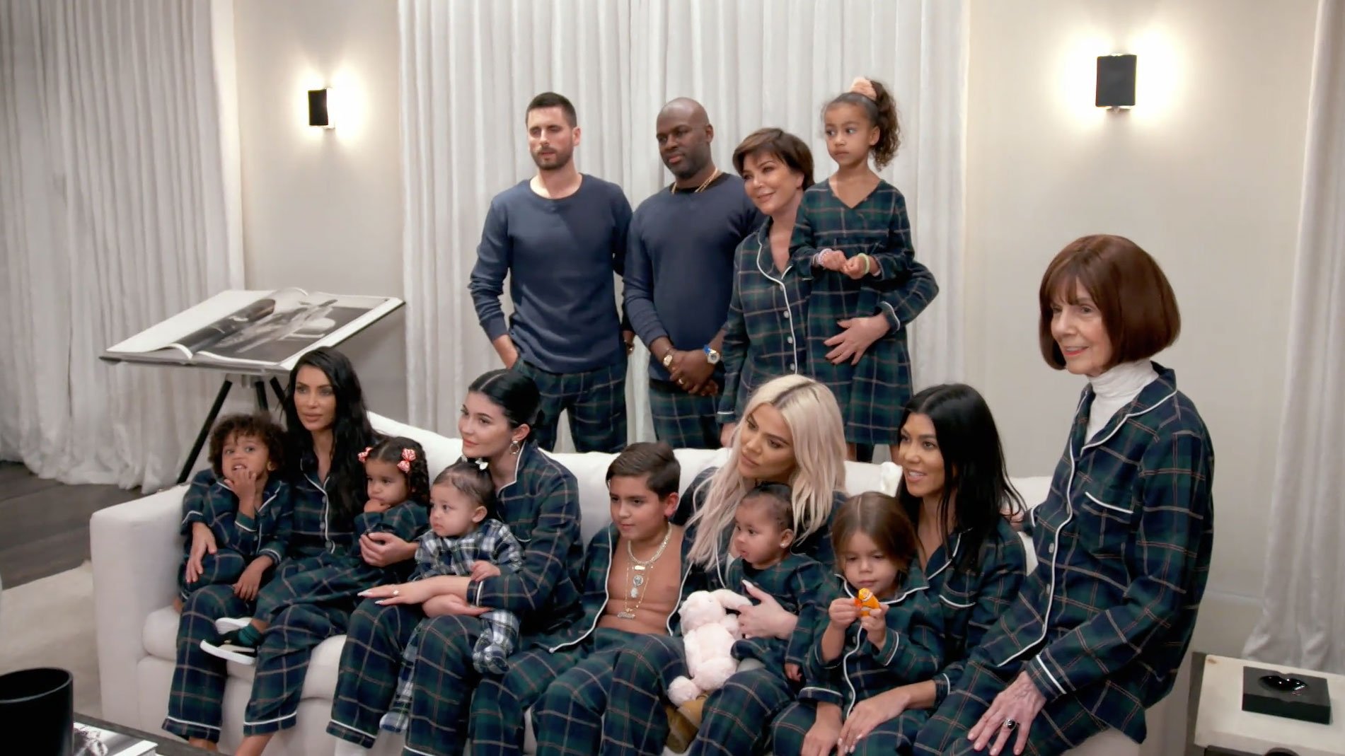 Keeping Up with the Kardashians 2019  [S16E09] - Christmas Chaos