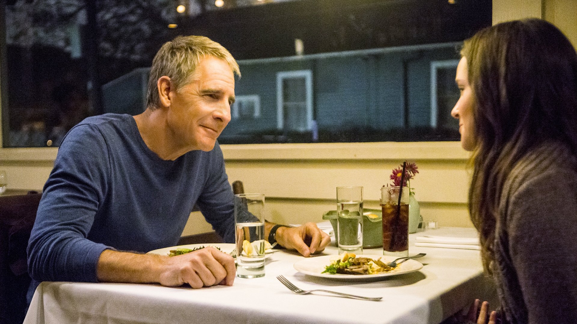 NCIS: New Orleans 2015  [S02E17] - Radio Silence