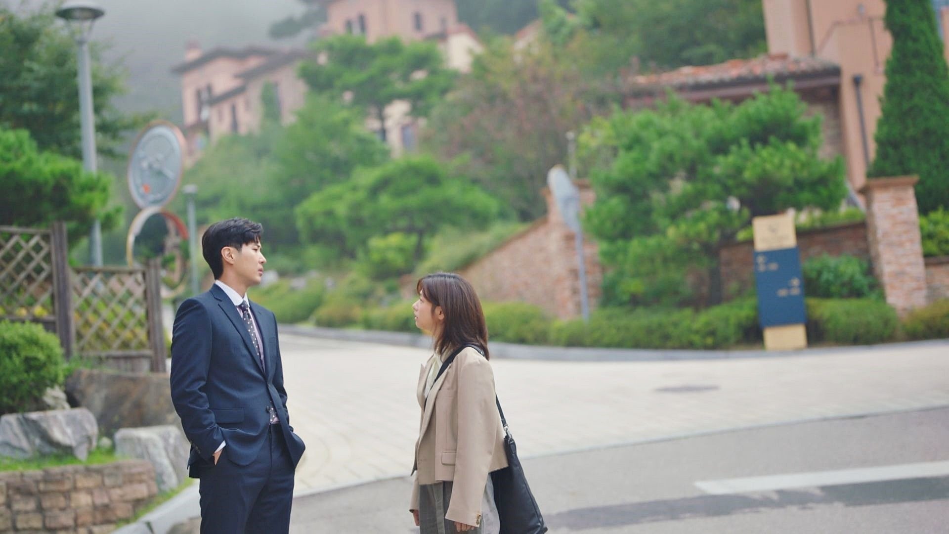 Monthly Magazine Home 2021  [S01E01] - A Man Who Buys a House, a Woman Who Lives in a House