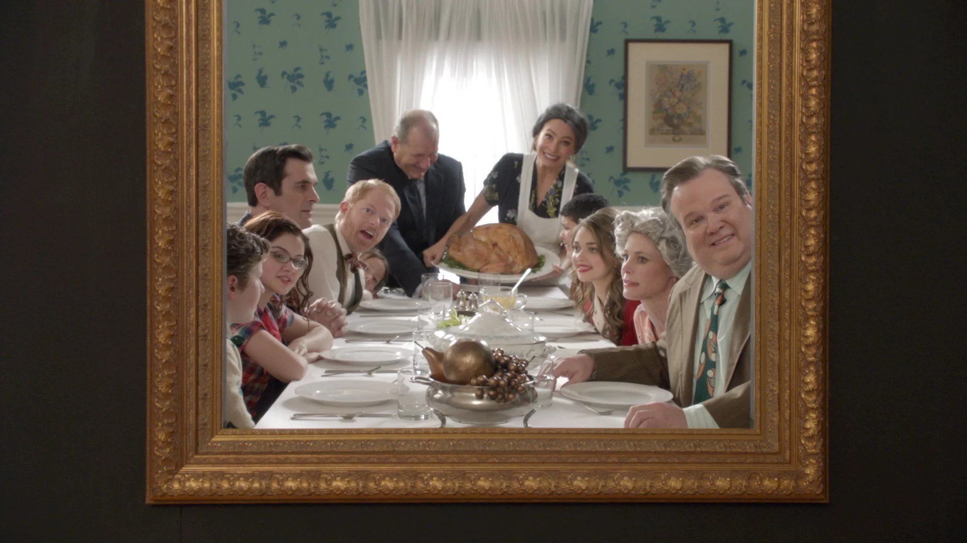 Modern Family 2011  [S03E23] - Tableau Vivant