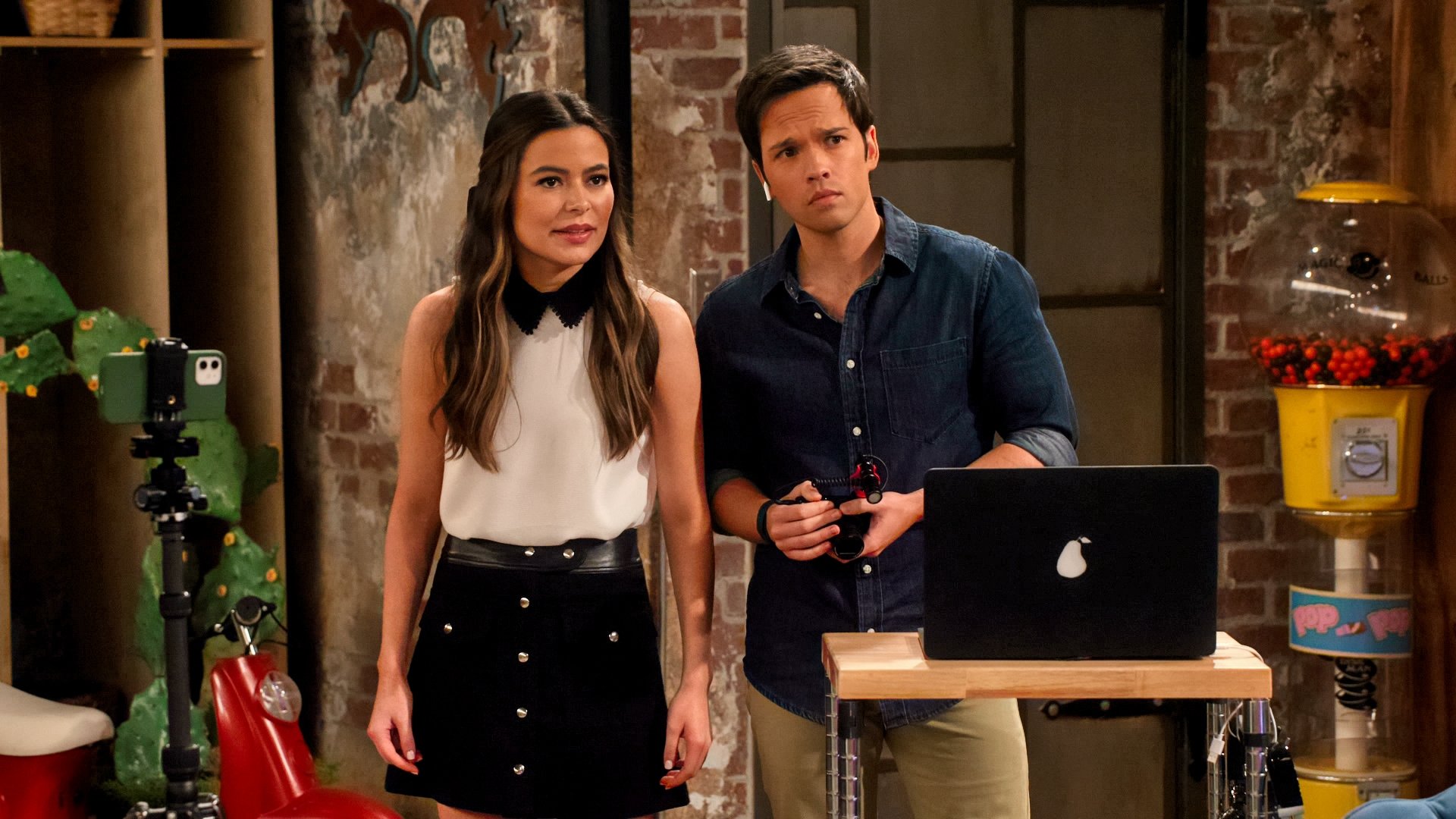 iCarly 2022  [S02E01] - iGuess Everyone Just Hates Me Now