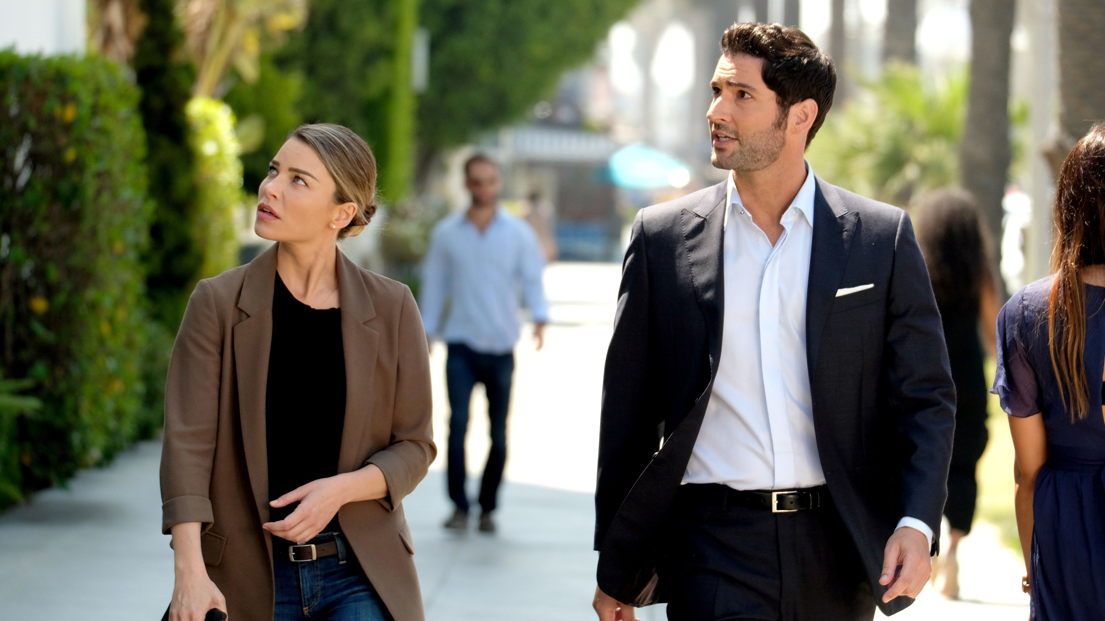 Lucifer 2017  [S03E01] - They're Back, Aren't They?