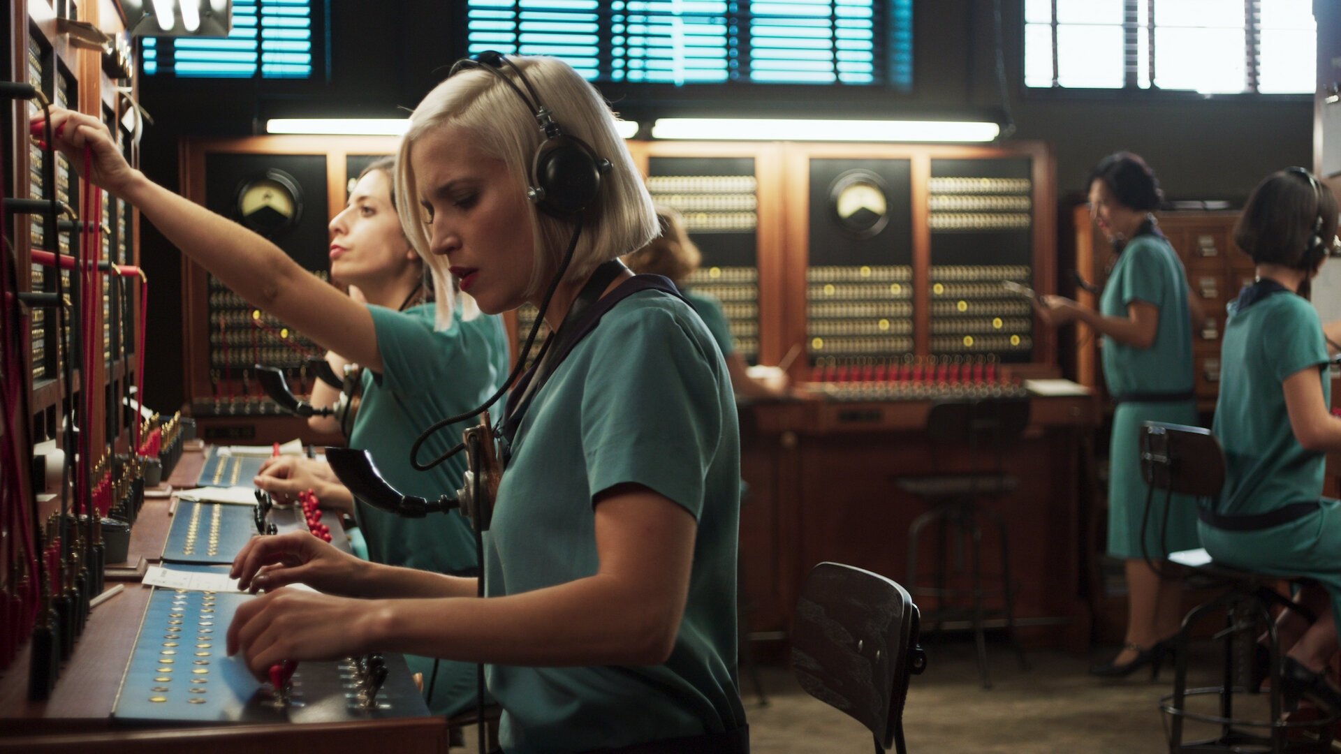 Cable Girls 2017  [S02E06] - Chapter 14: Loneliness