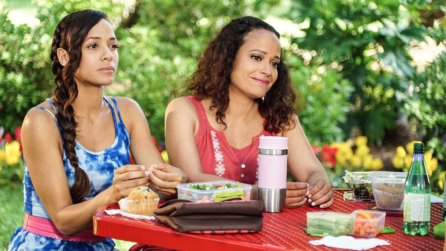 Devious Maids 2015  [S03E12] - Suspicion