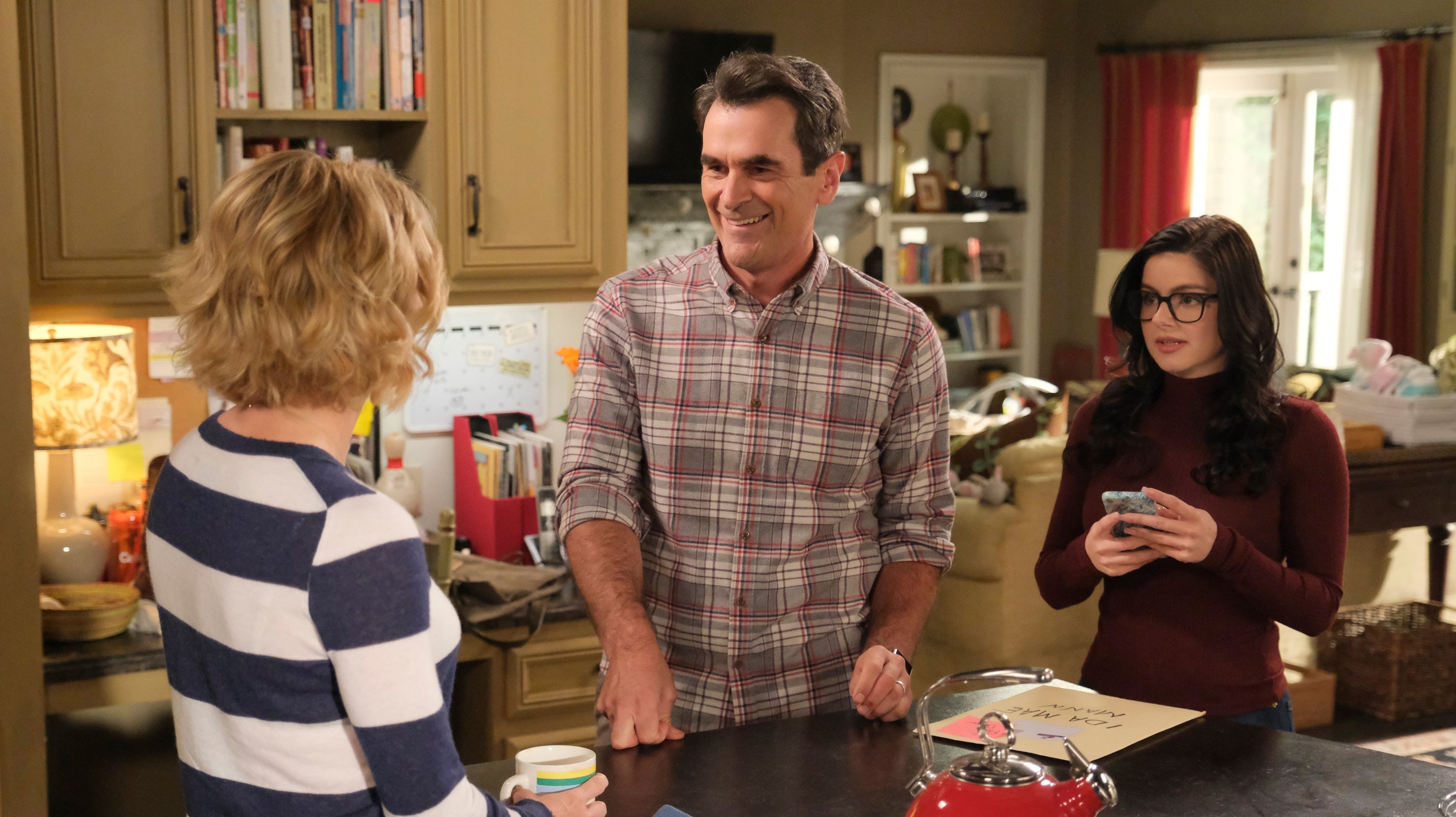 Modern Family 2019  [S11E05] - The Last Halloween