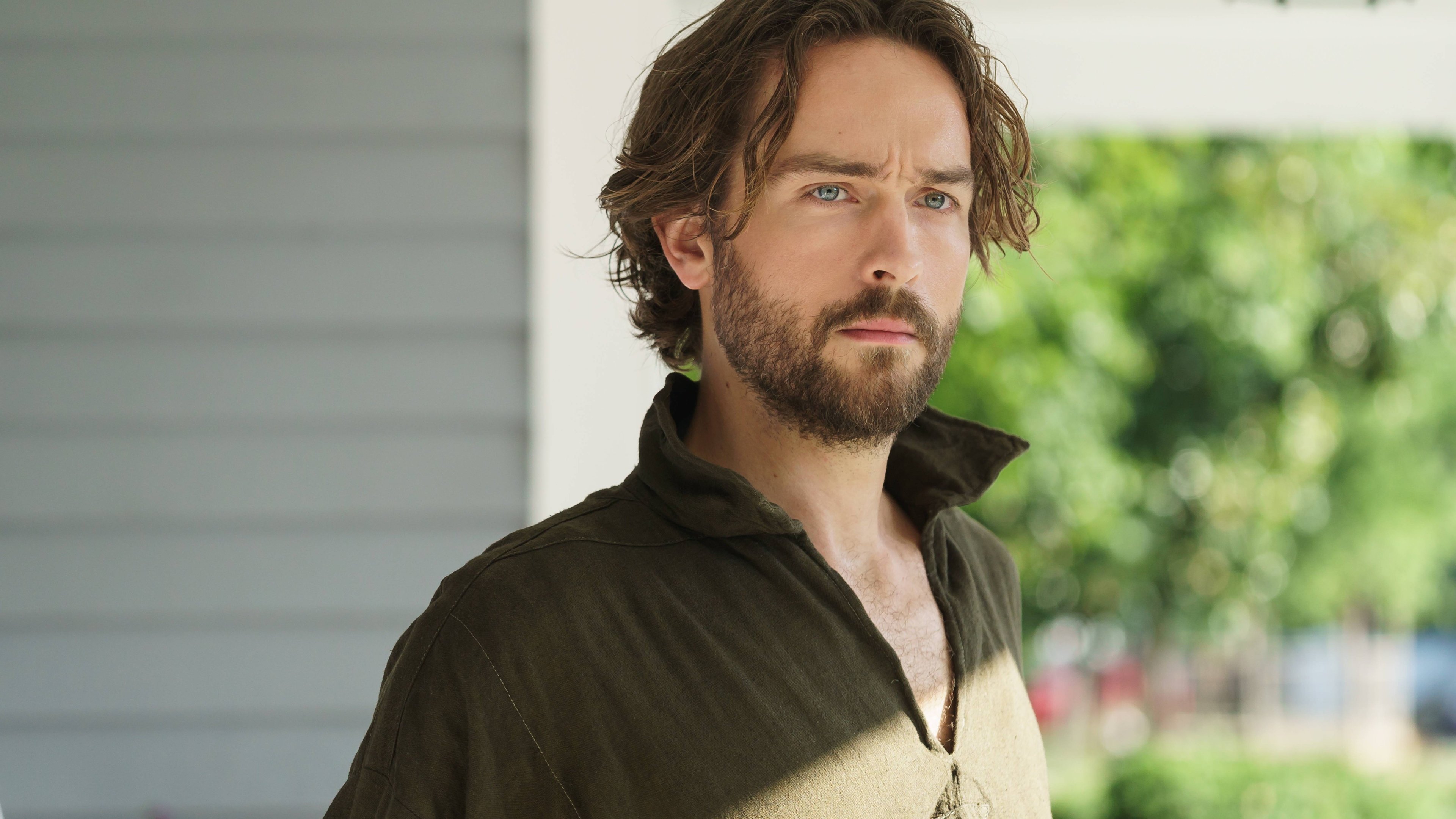 Sleepy Hollow 2015  [S03E02] - Whispers in the Dark