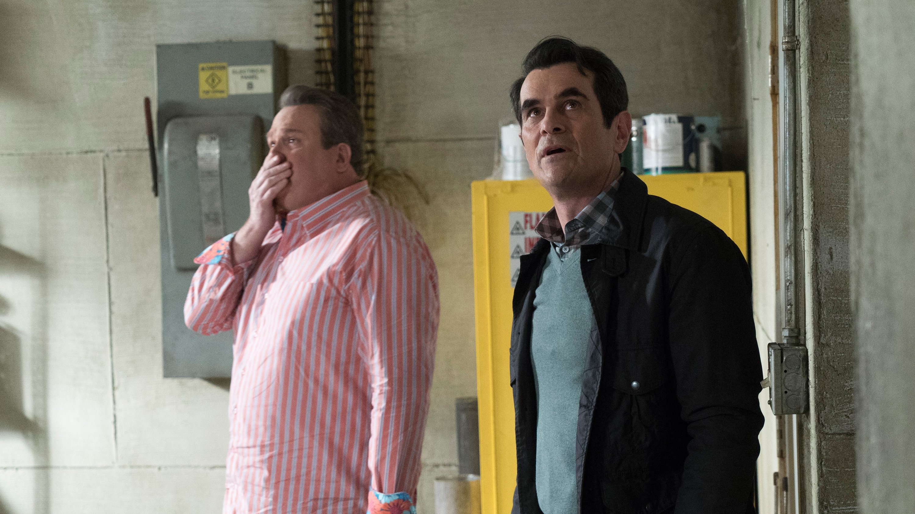 Modern Family 2017  [S09E21] - The Escape