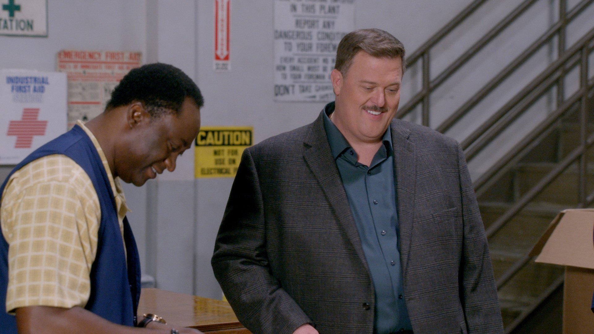 Bob Hearts Abishola 2019  [S01E03] - A Bird May Love A Fish