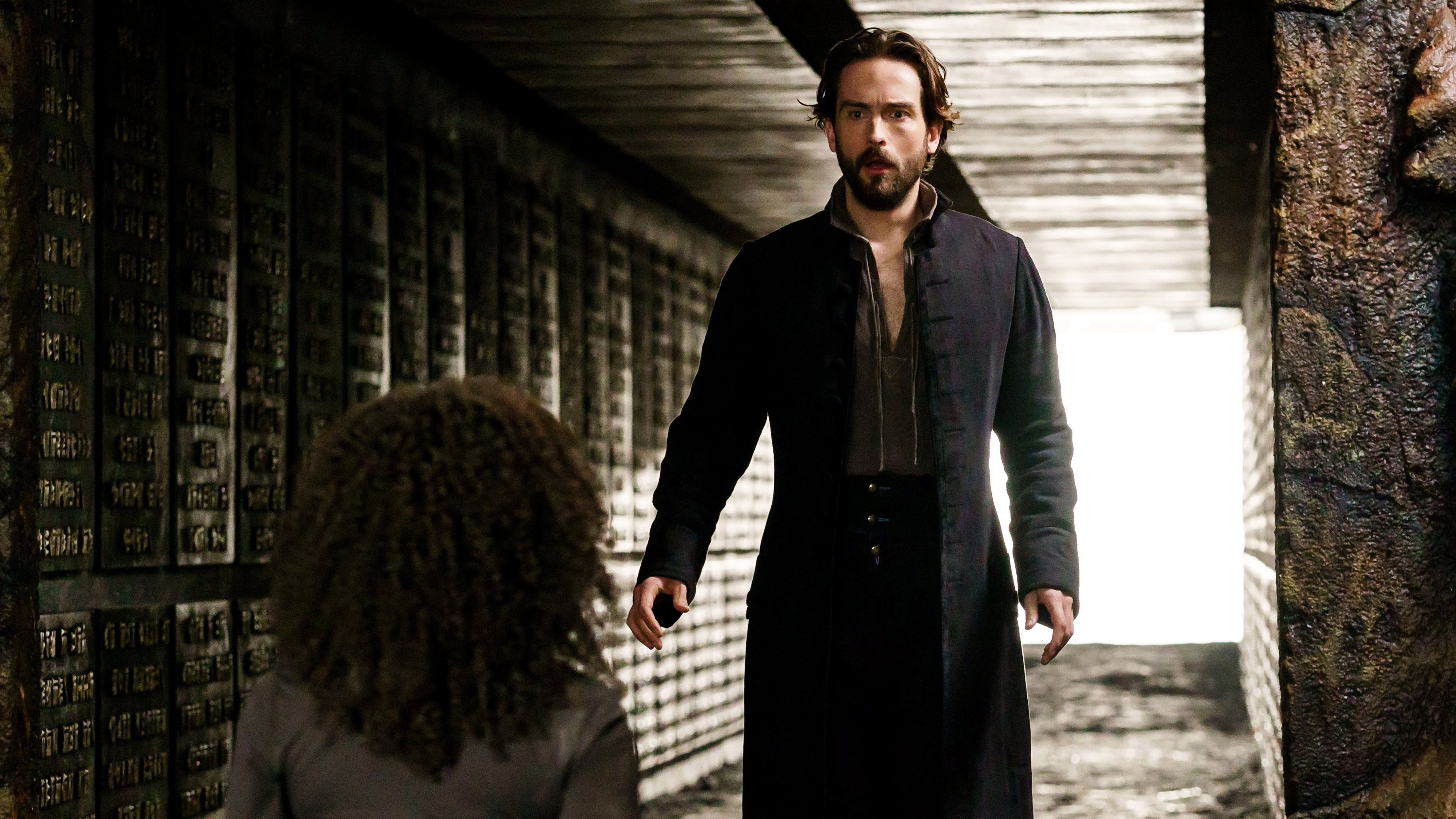 Sleepy Hollow 2015  [S03E10] - Incident At Stone Manor