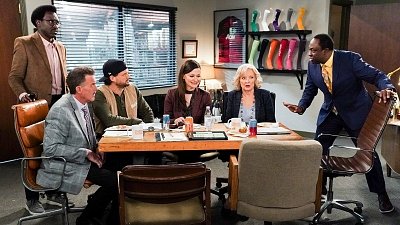 Bob Hearts Abishola 2024  [S05E03] - The Devil's Hot Tub