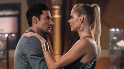 Roswell, New Mexico 2019  [S01E11] - Champagne Supernova