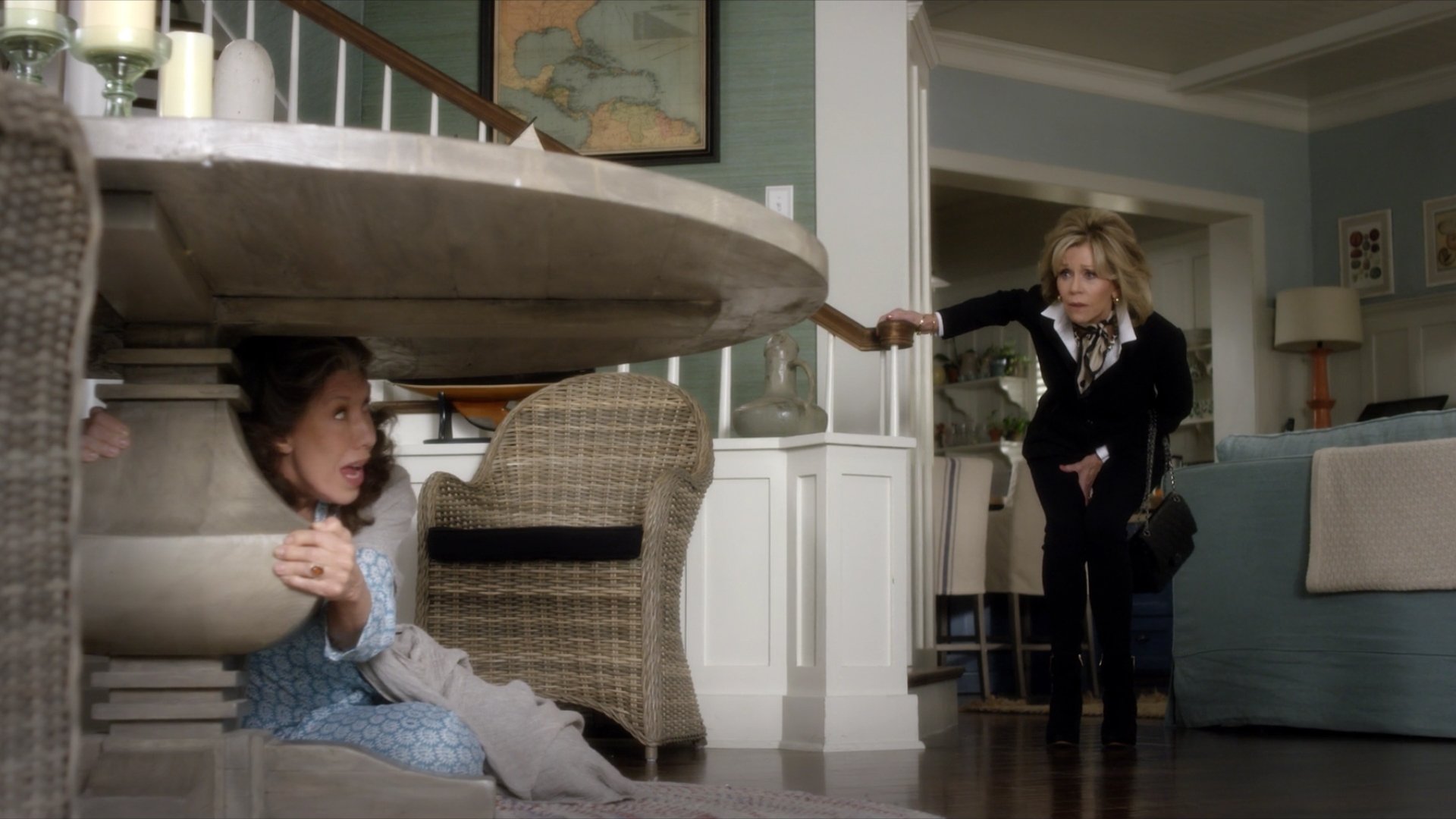 Grace and Frankie 2015  [S01E06] - The Earthquake
