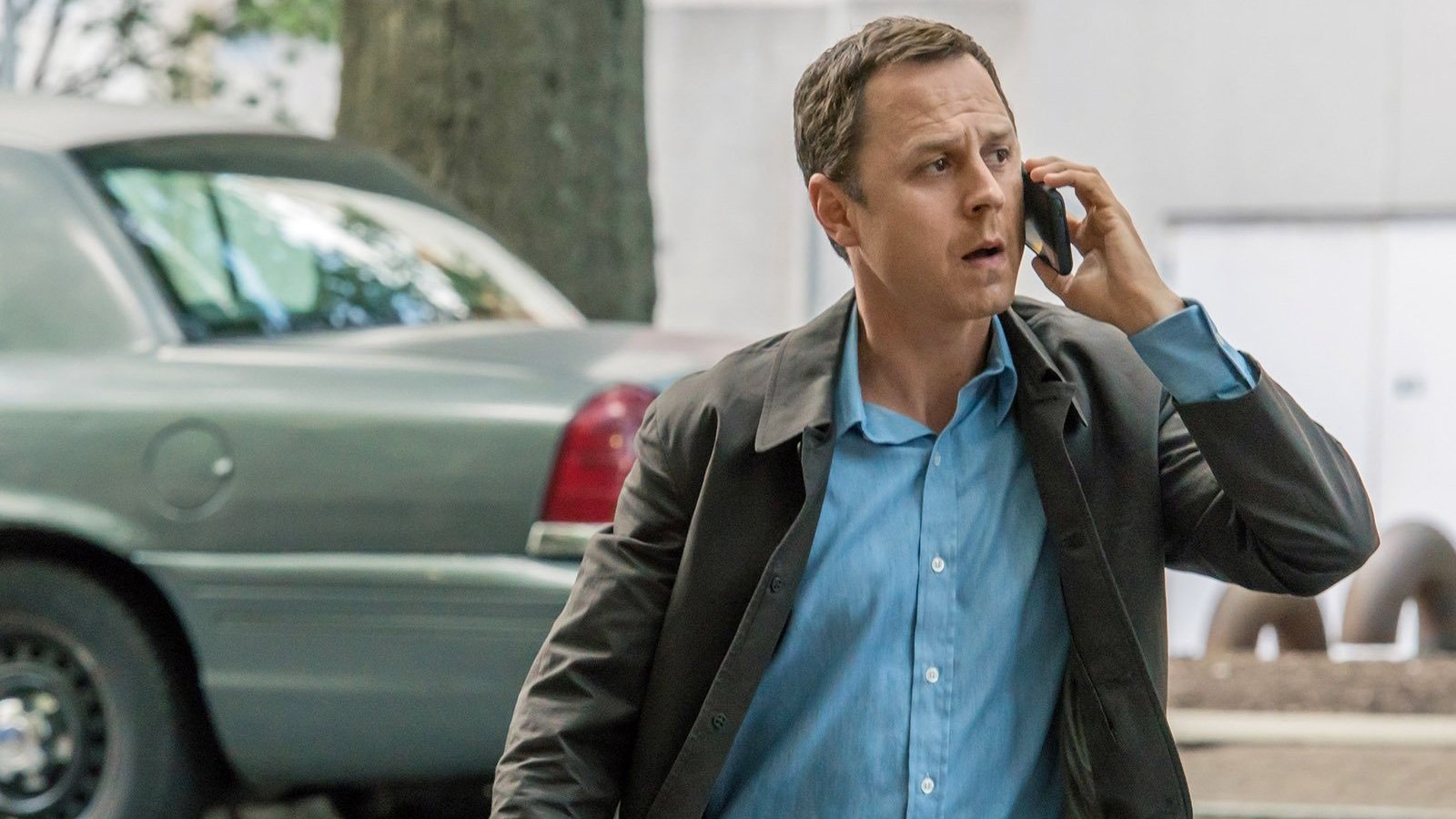 Sneaky Pete 2018  [S02E01] - The Sinister Hotel Room Mystery