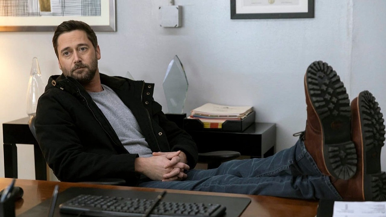 New Amsterdam 2021  [S04E15] - Two Doors