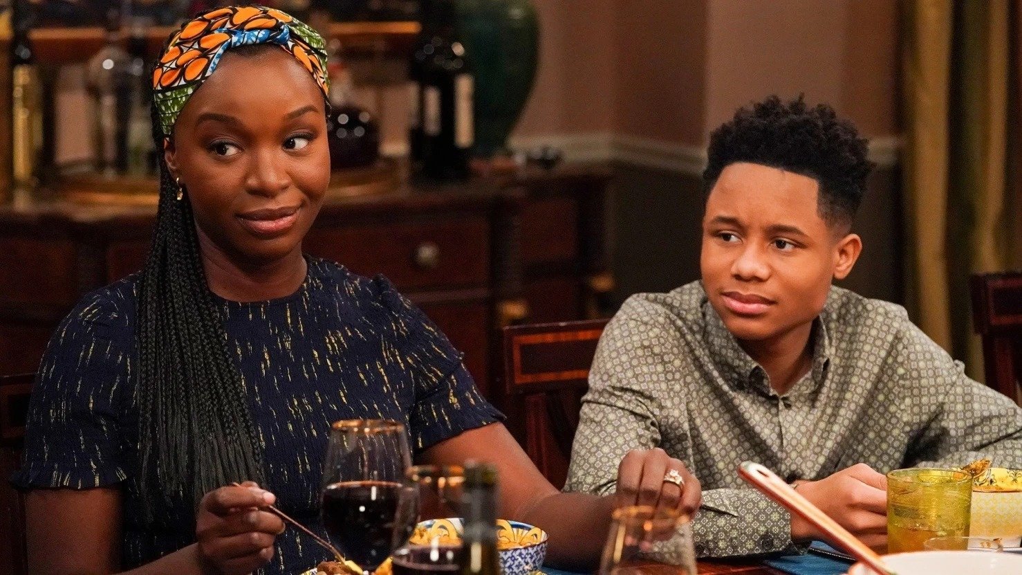 Bob Hearts Abishola 2021  [S03E19] - Who Raised You