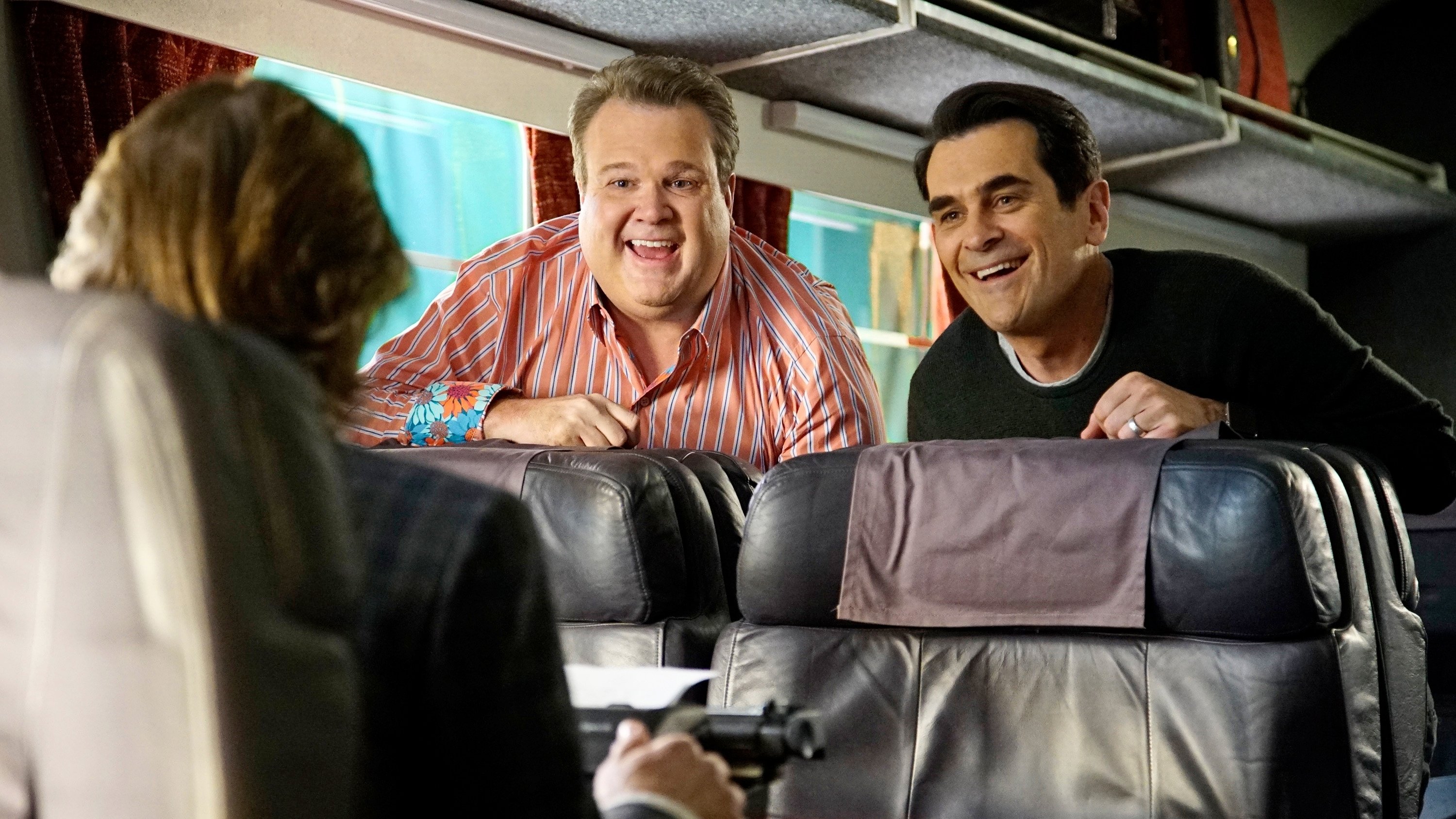 Modern Family 2015  [S07E21] - Crazy Train