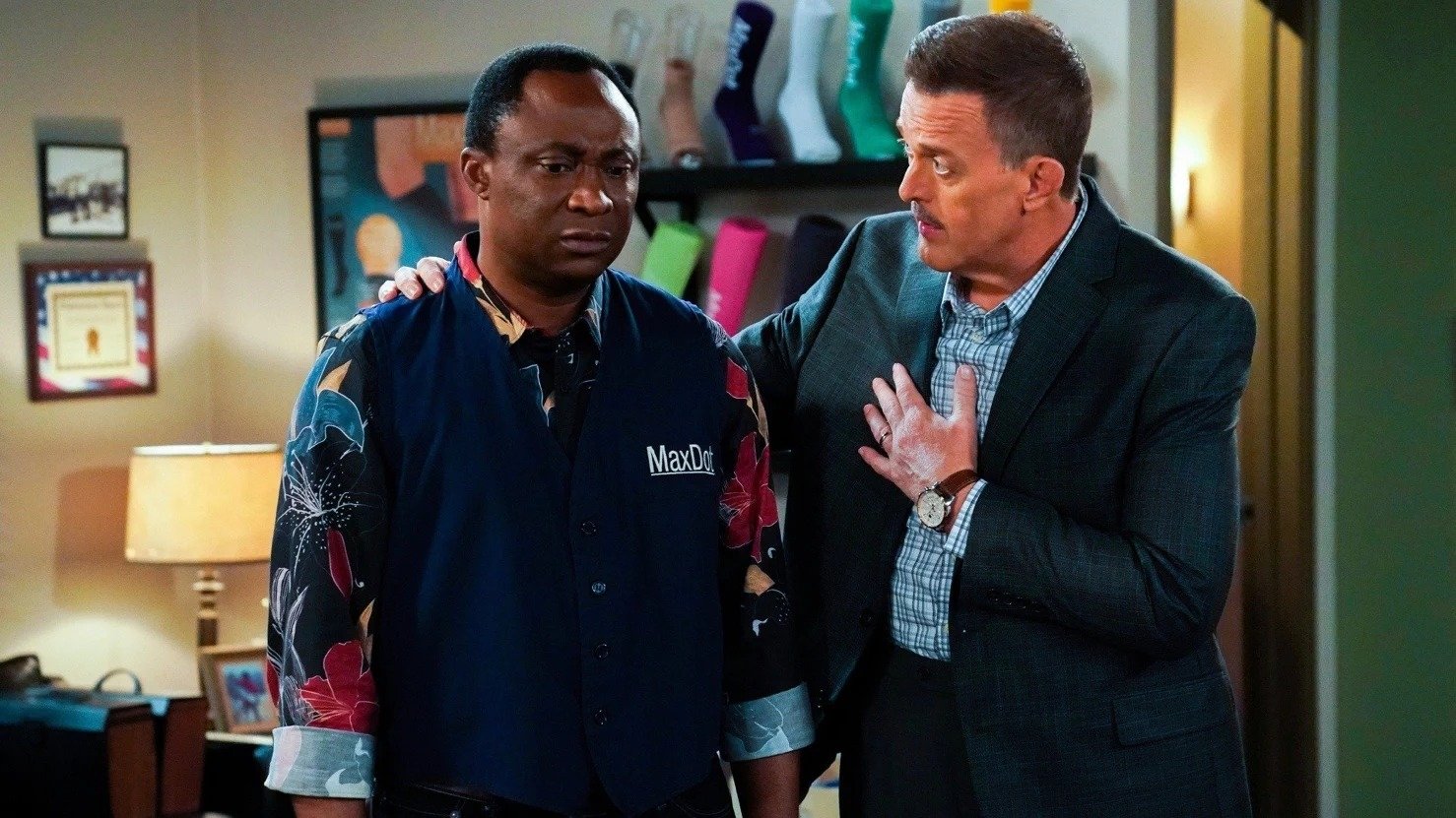 Bob Hearts Abishola 2021  [S03E22] - Beard In Her Pulpit